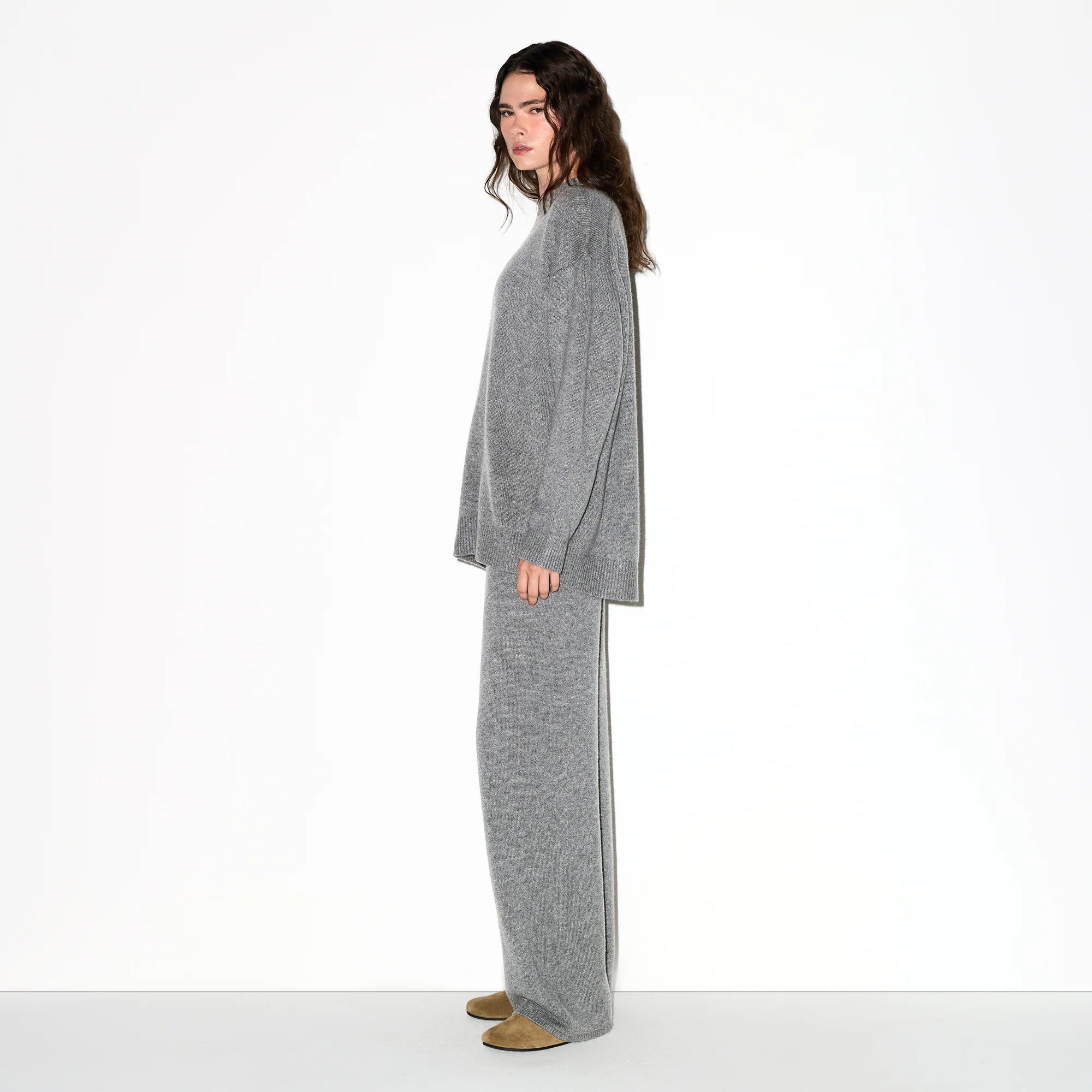 CASHMERE OVERSIZED SWEATER | DARK HEATHER GREY - Image 6