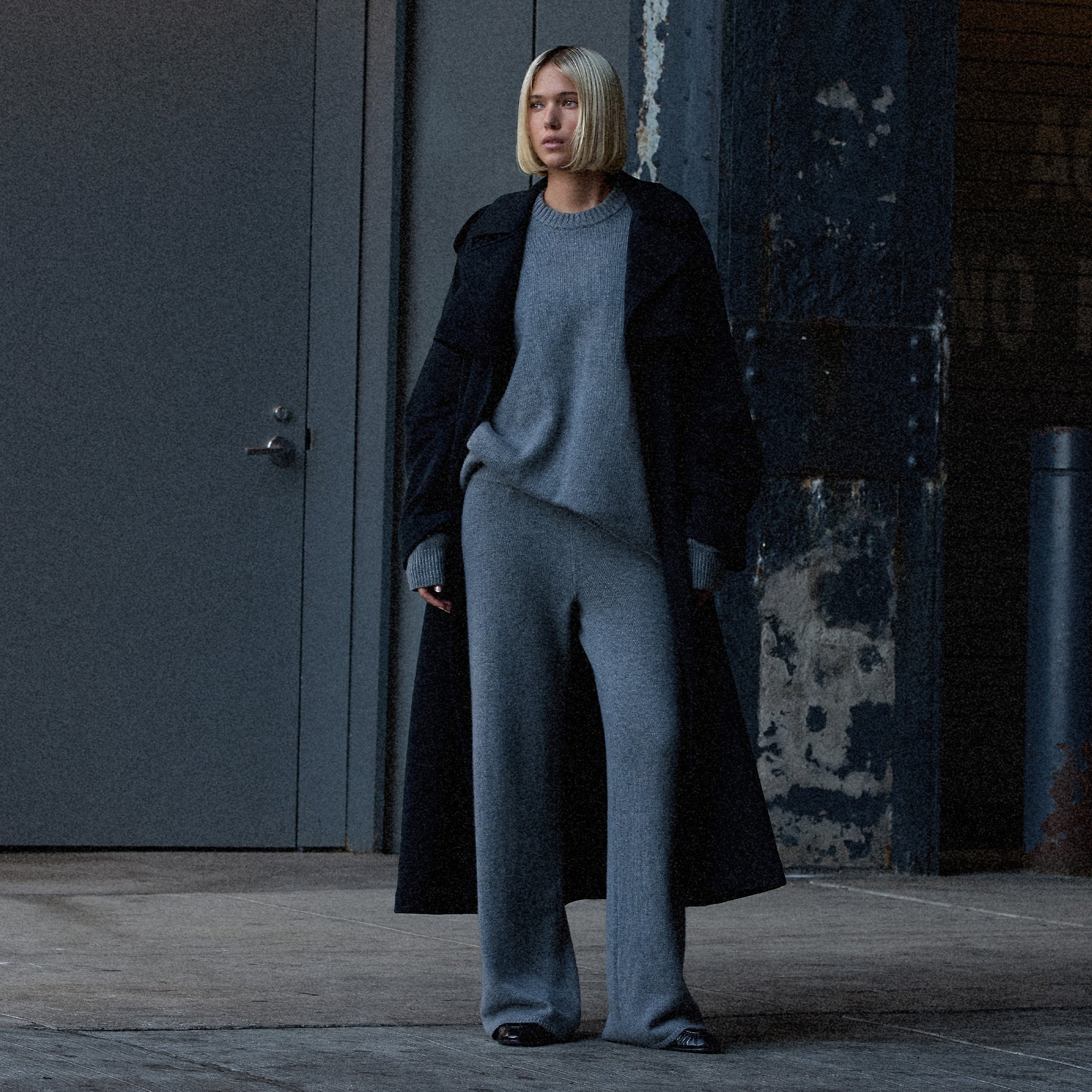 CASHMERE OVERSIZED SWEATER | DARK HEATHER GREY - Image 8