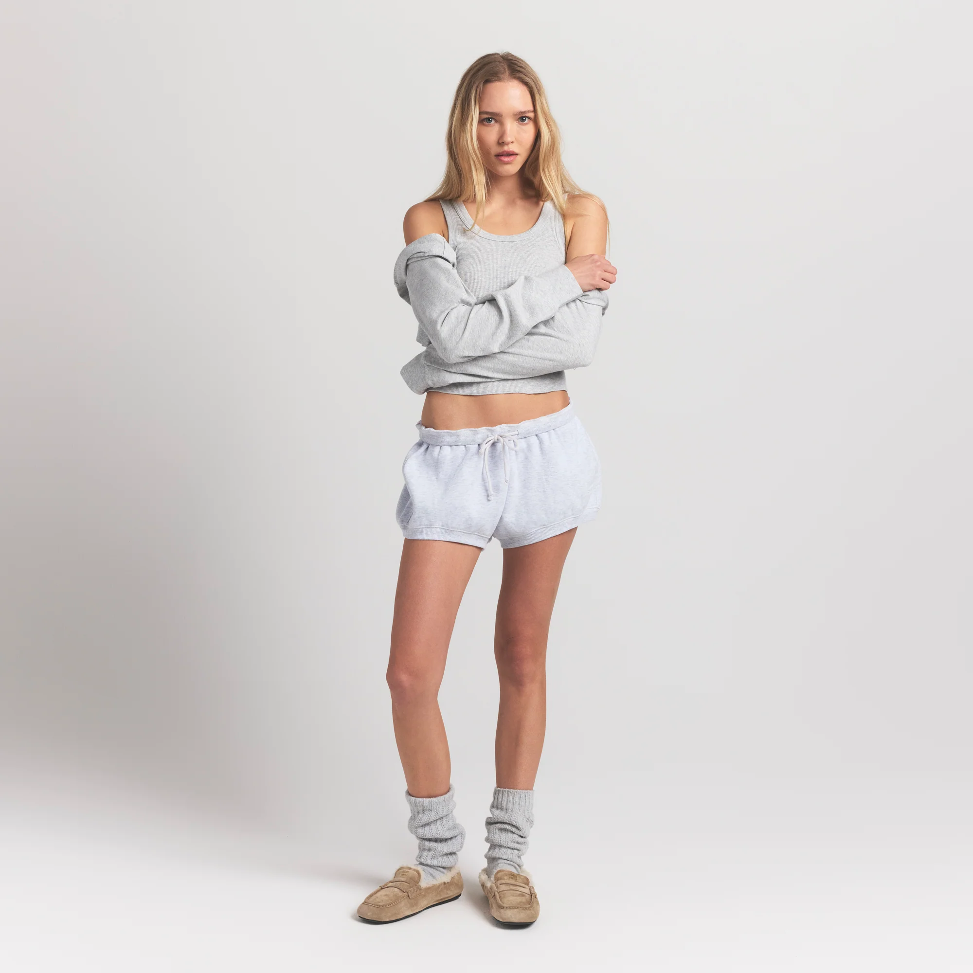COTTON FLEECE BUBBLE HEM SHORT | LIGHT HEATHER GREY - Image 2