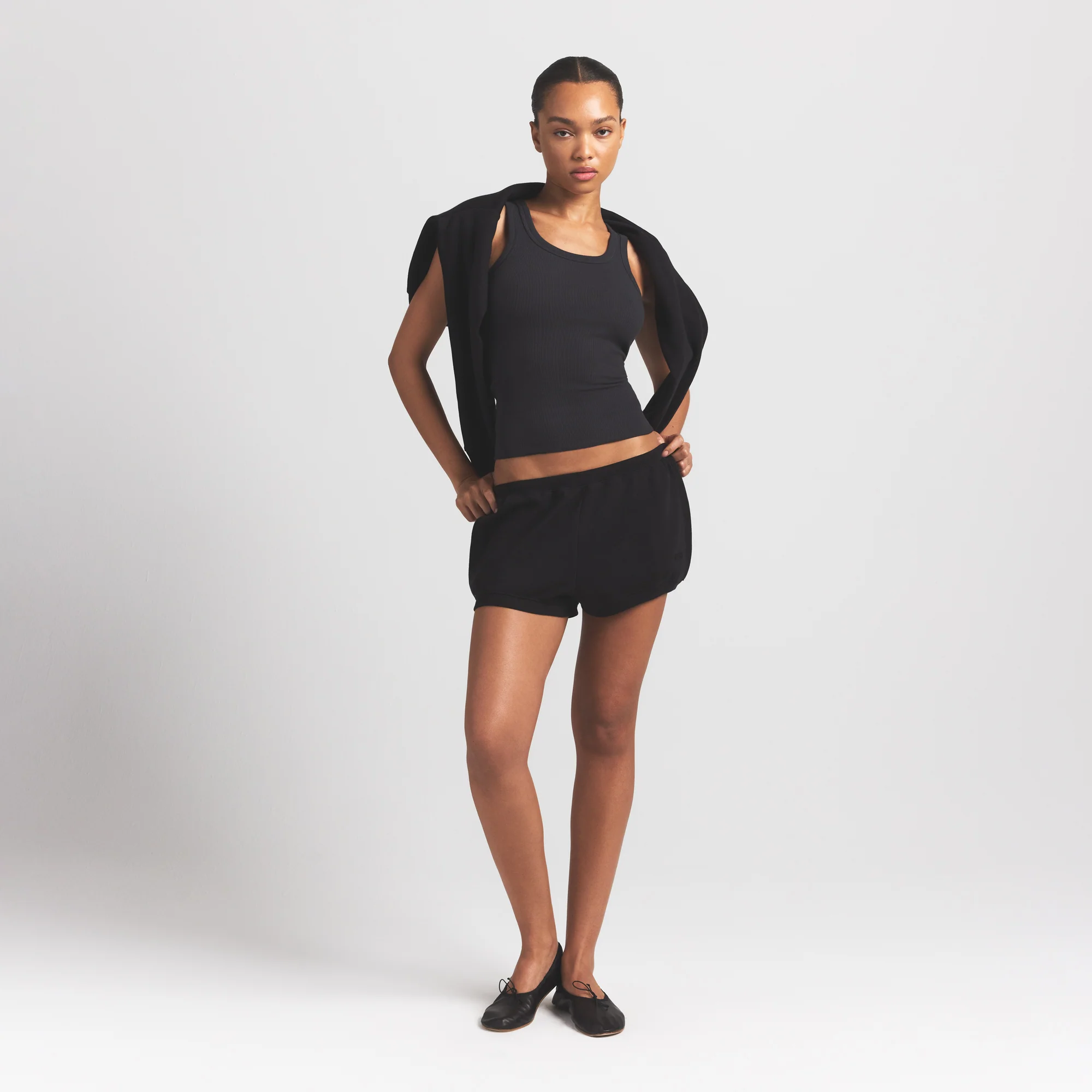 COTTON FLEECE BUBBLE HEM SHORT | ONYX - Image 2