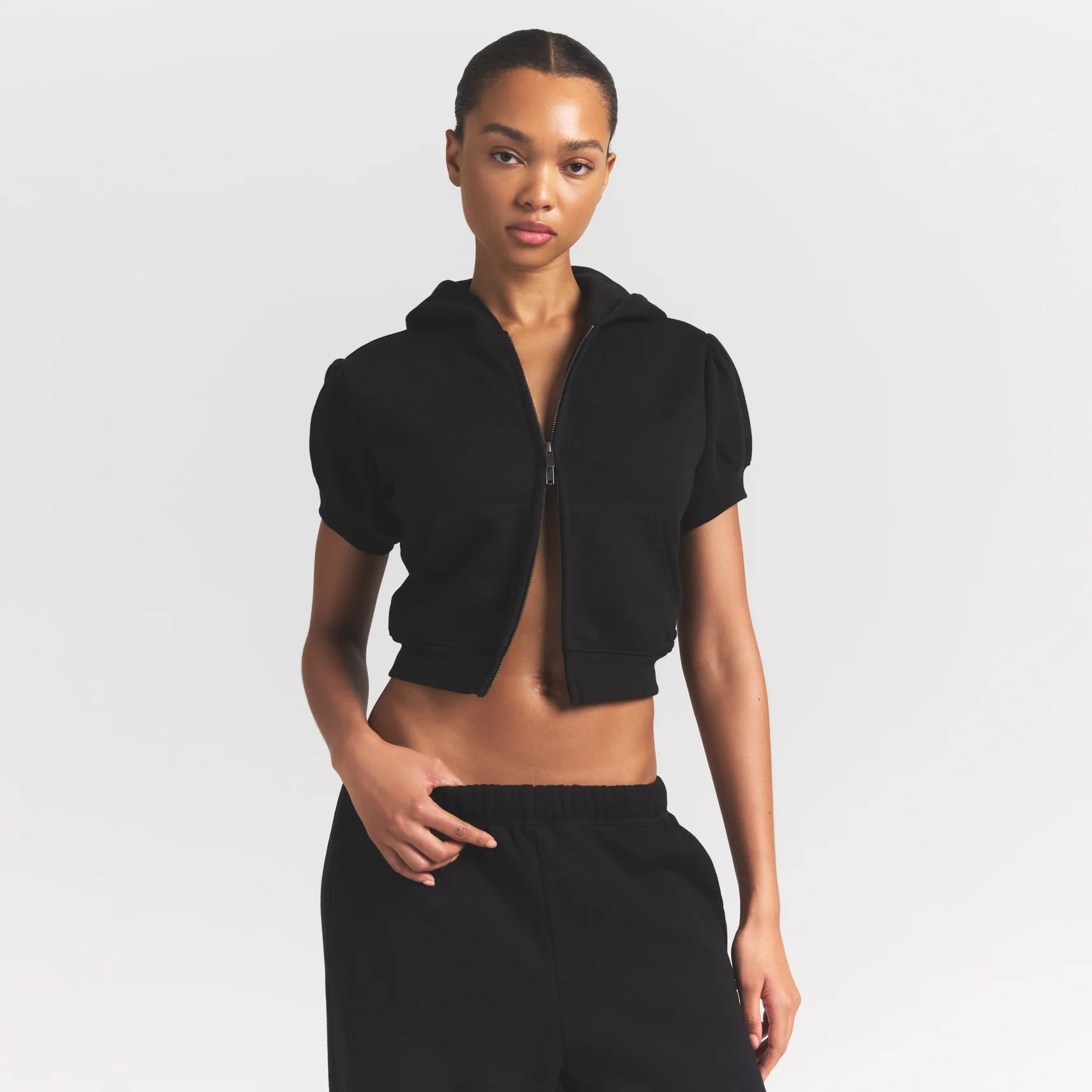COTTON FLEECE BUBBLE SLEEVE CROPPED ZIP UP | ONYX - Image 3