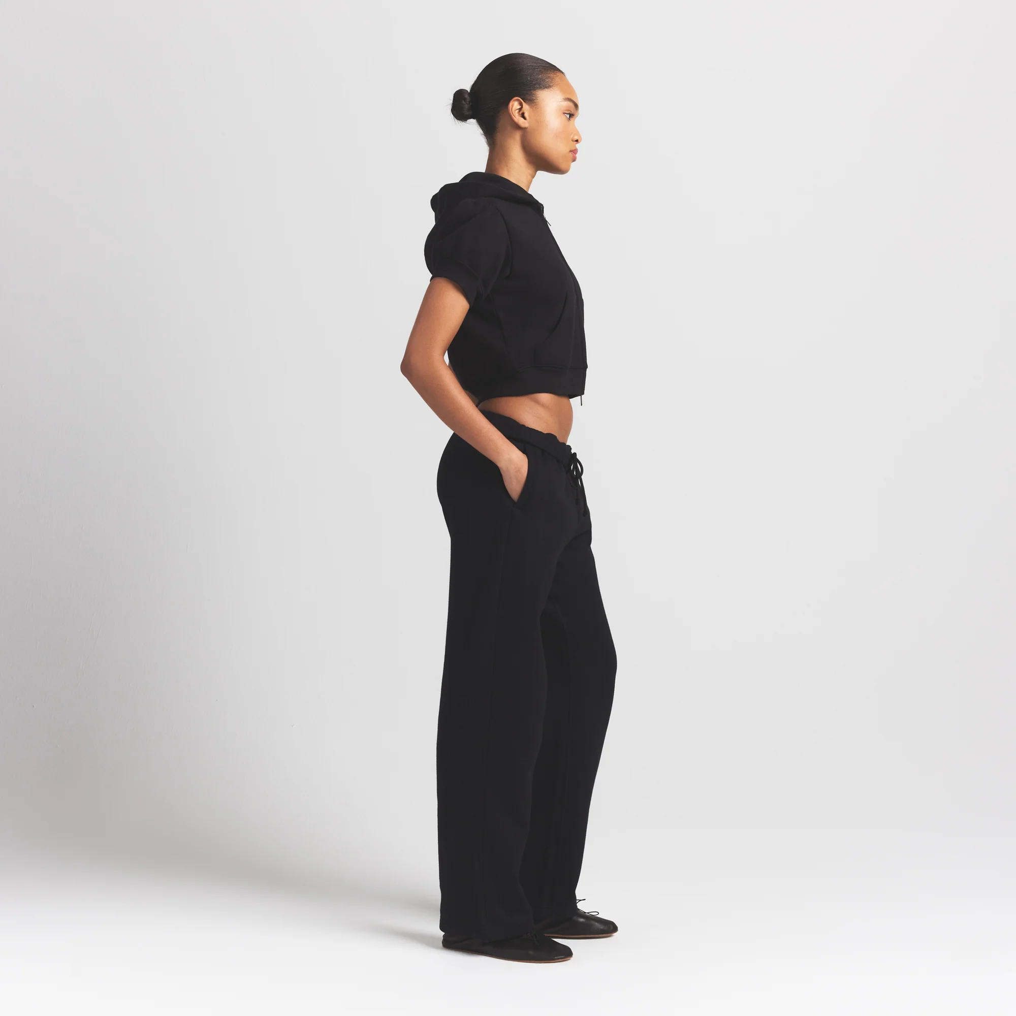 COTTON FLEECE BUBBLE SLEEVE CROPPED ZIP UP | ONYX - Image 4