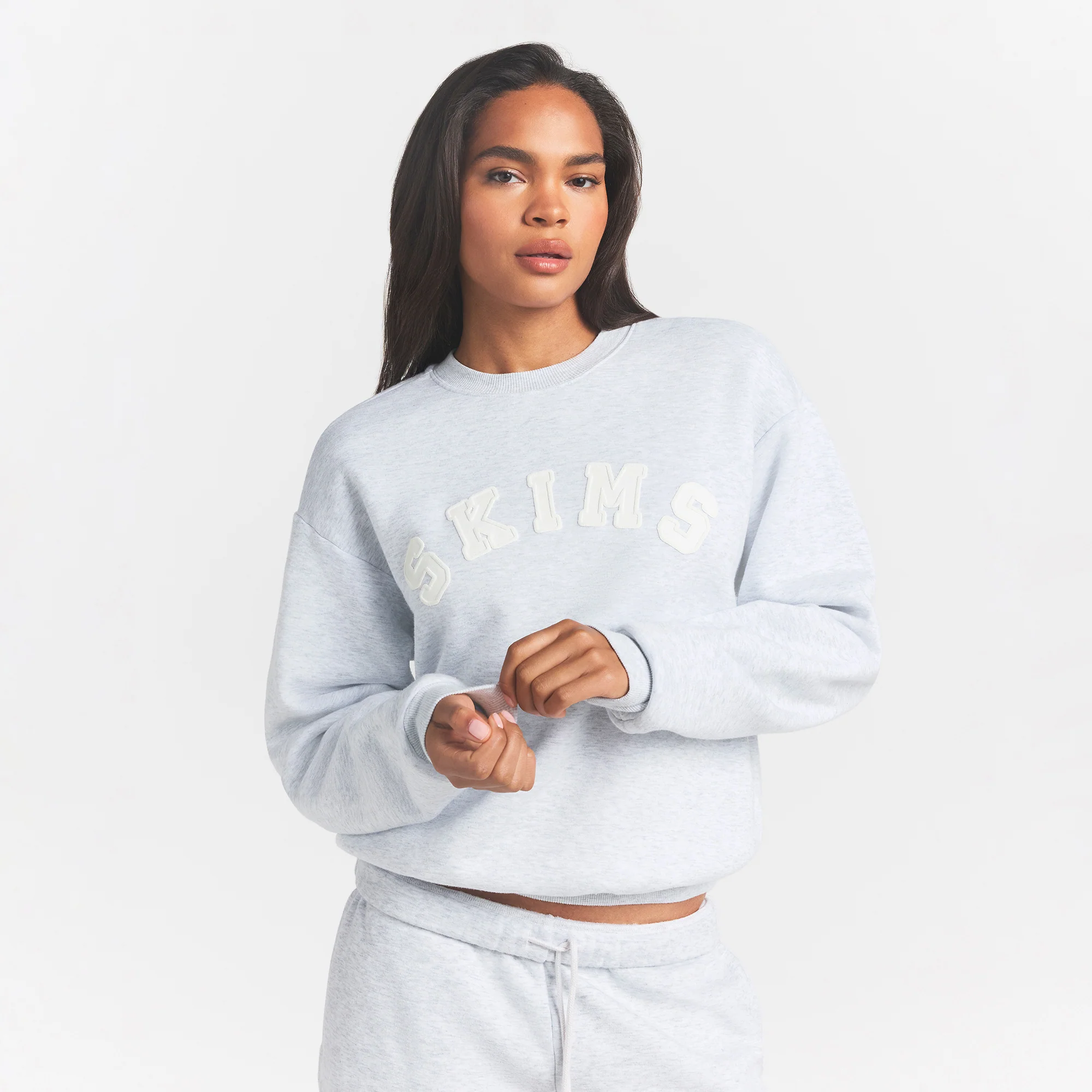 COTTON FLEECE LOGO CLASSIC CREWNECK | SNOW ARCHED LOGO PATCH - Image 4