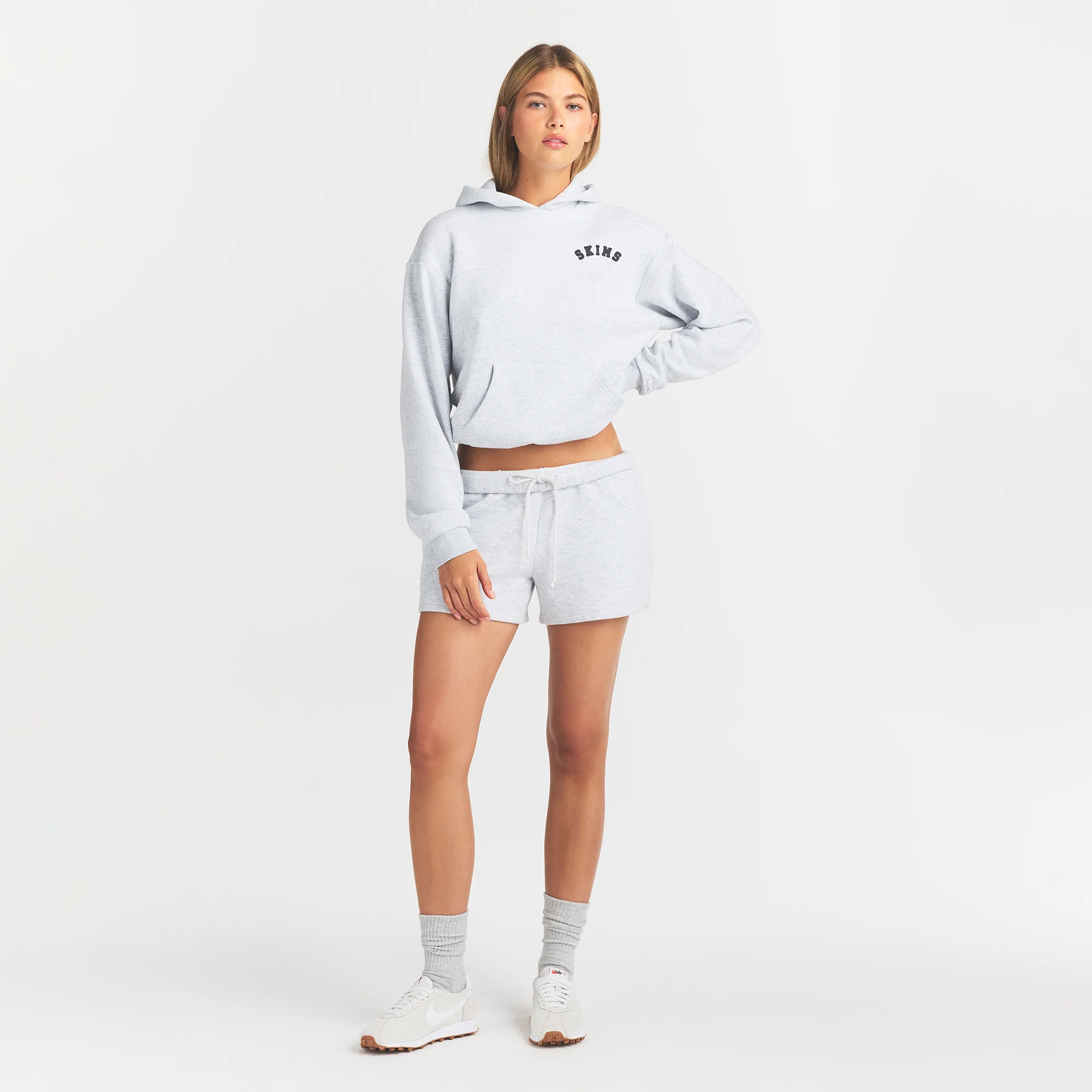 COTTON FLEECE LOGO CLASSIC HOODIE | ONYX ARCHED LOGO PATCH - Image 2