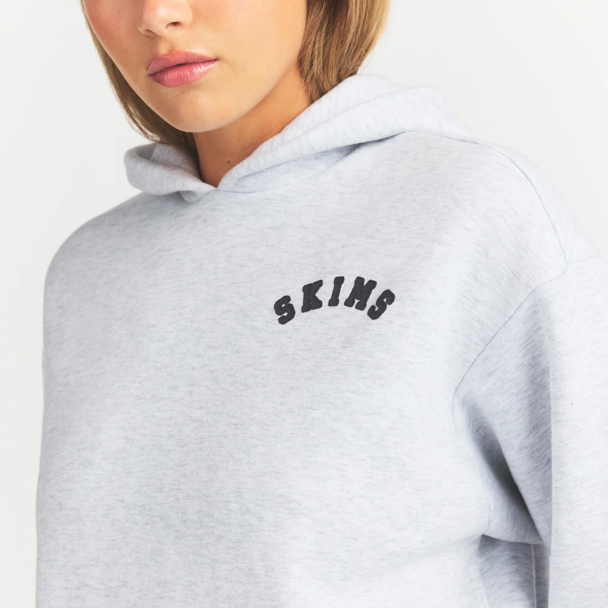 COTTON FLEECE LOGO CLASSIC HOODIE | ONYX ARCHED LOGO PATCH - Image 3