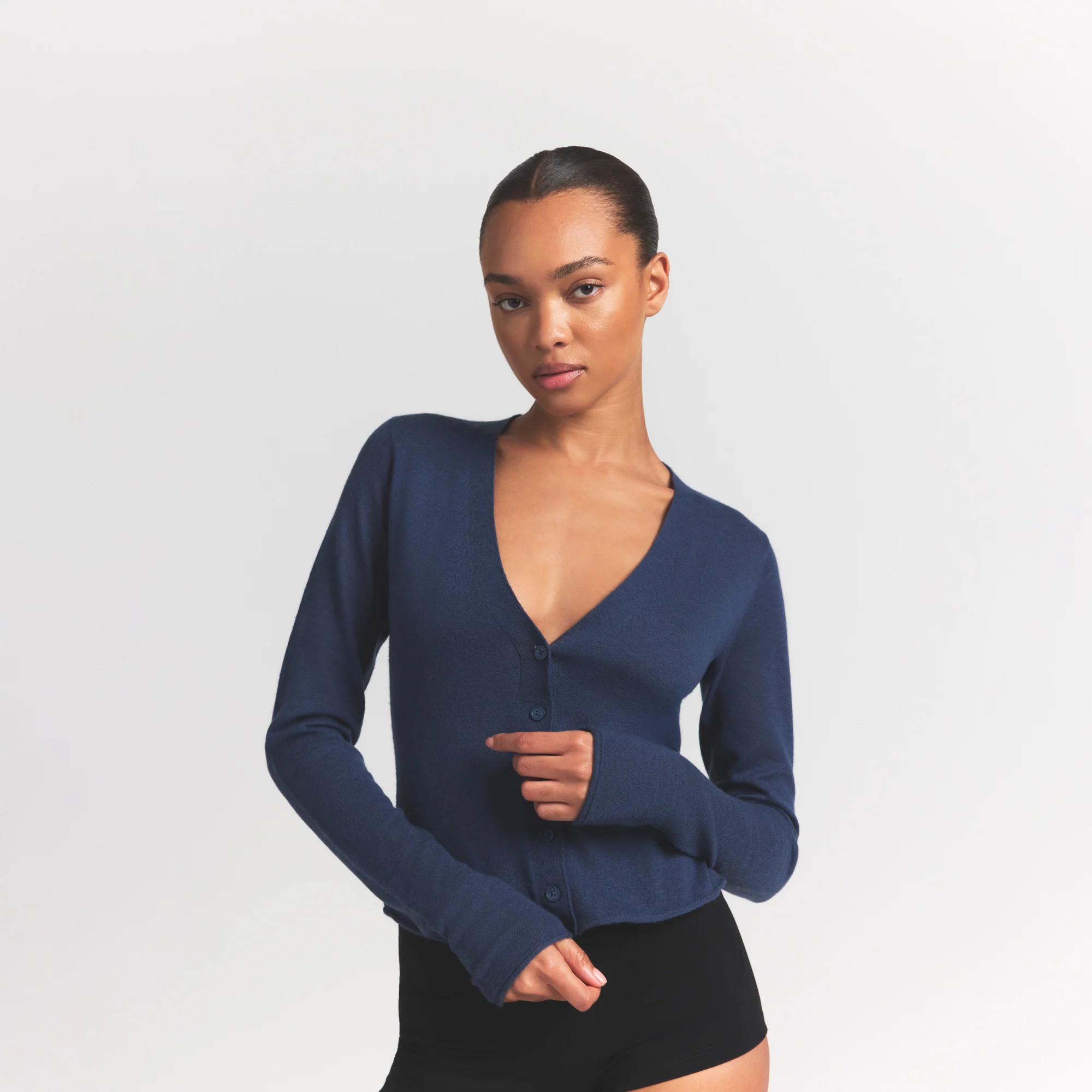 FEATHERWEIGHT CASHMERE CARDIGAN | INDIGO - Image 3