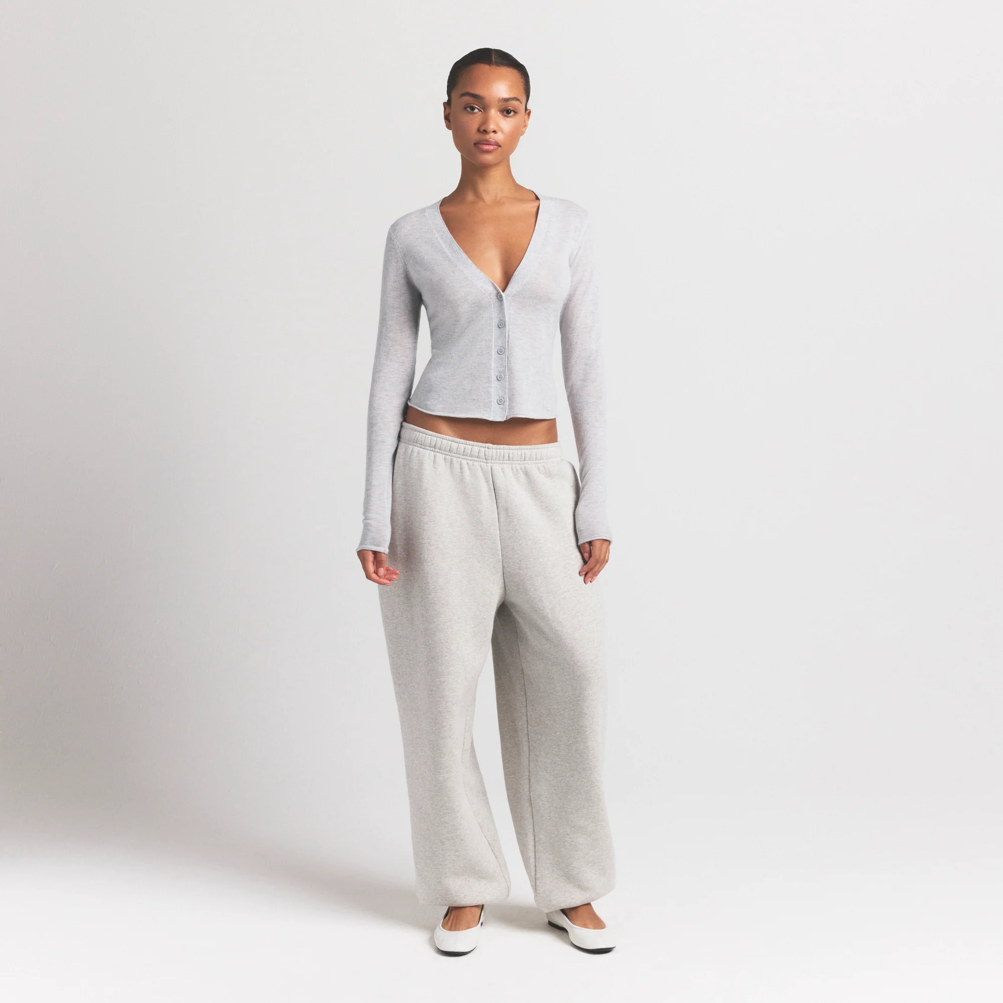 FEATHERWEIGHT CASHMERE CARDIGAN | LIGHT HEATHER GREY - Image 2