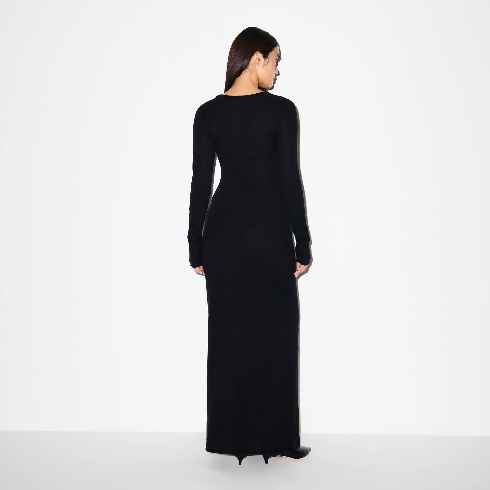 FEATHERWEIGHT CASHMERE LONG DRESS | ONYX - Image 6