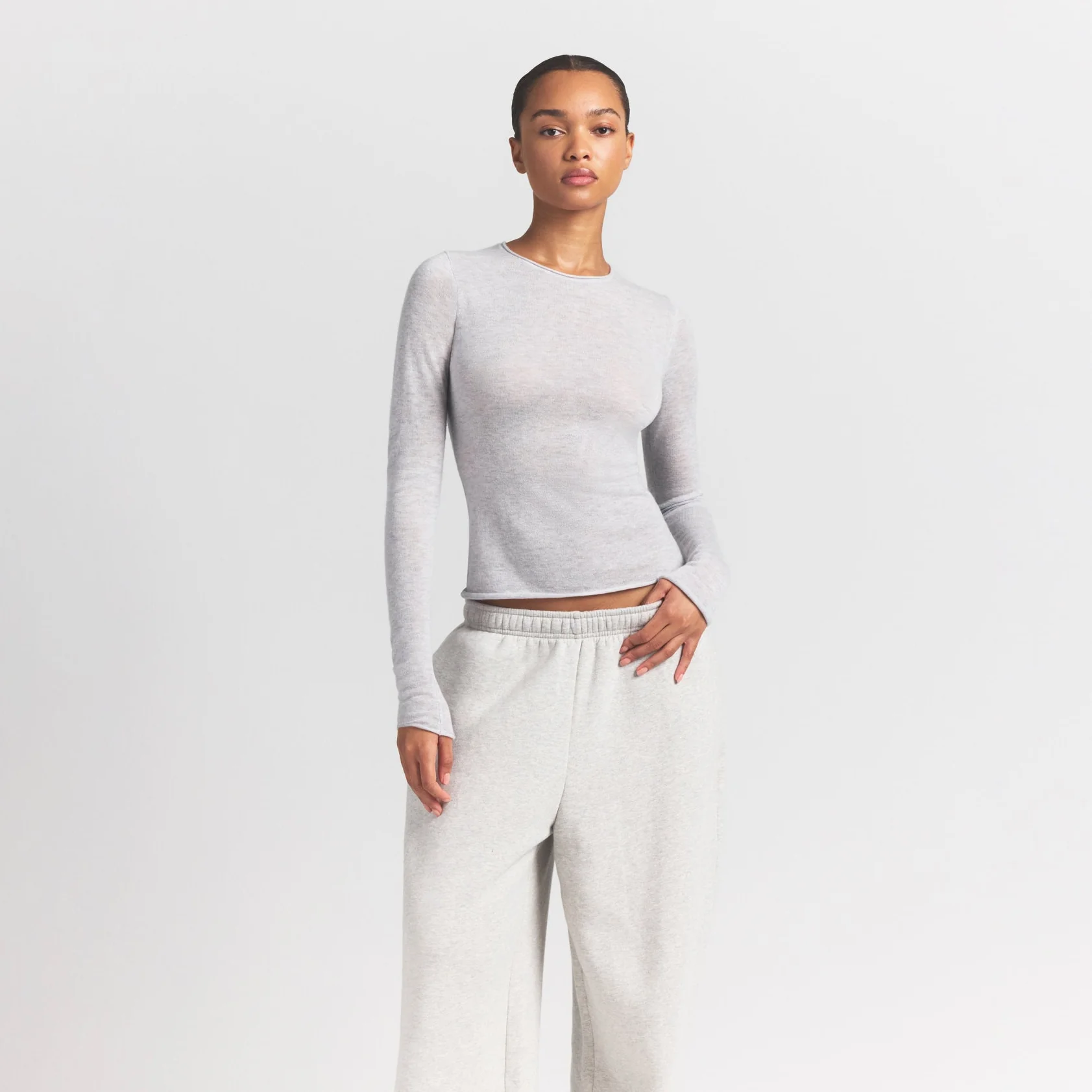 FEATHERWEIGHT CASHMERE LONG SLEEVE TOP | LIGHT HEATHER GREY - Image 4
