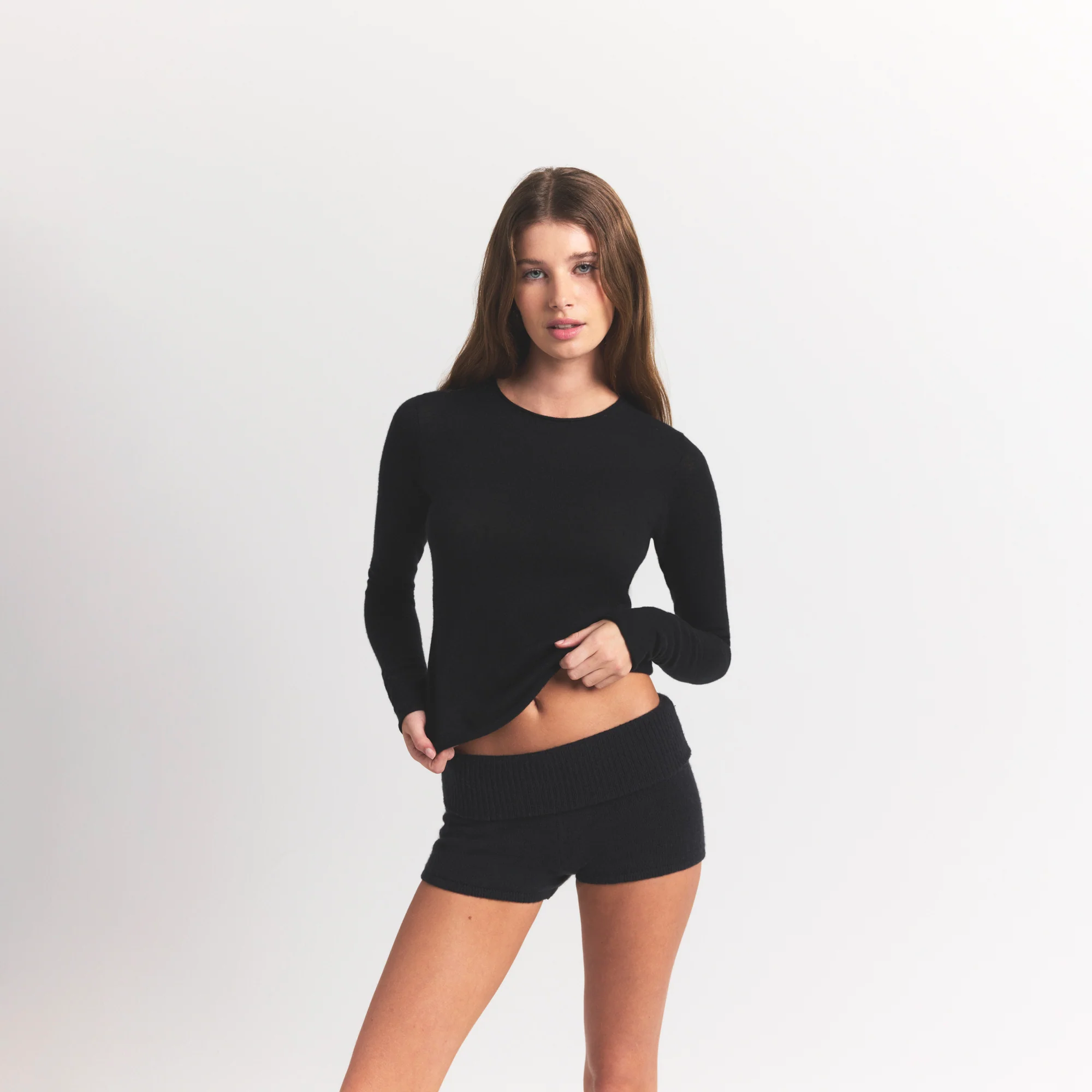 FEATHERWEIGHT CASHMERE LONG SLEEVE TOP | ONYX - Image 3