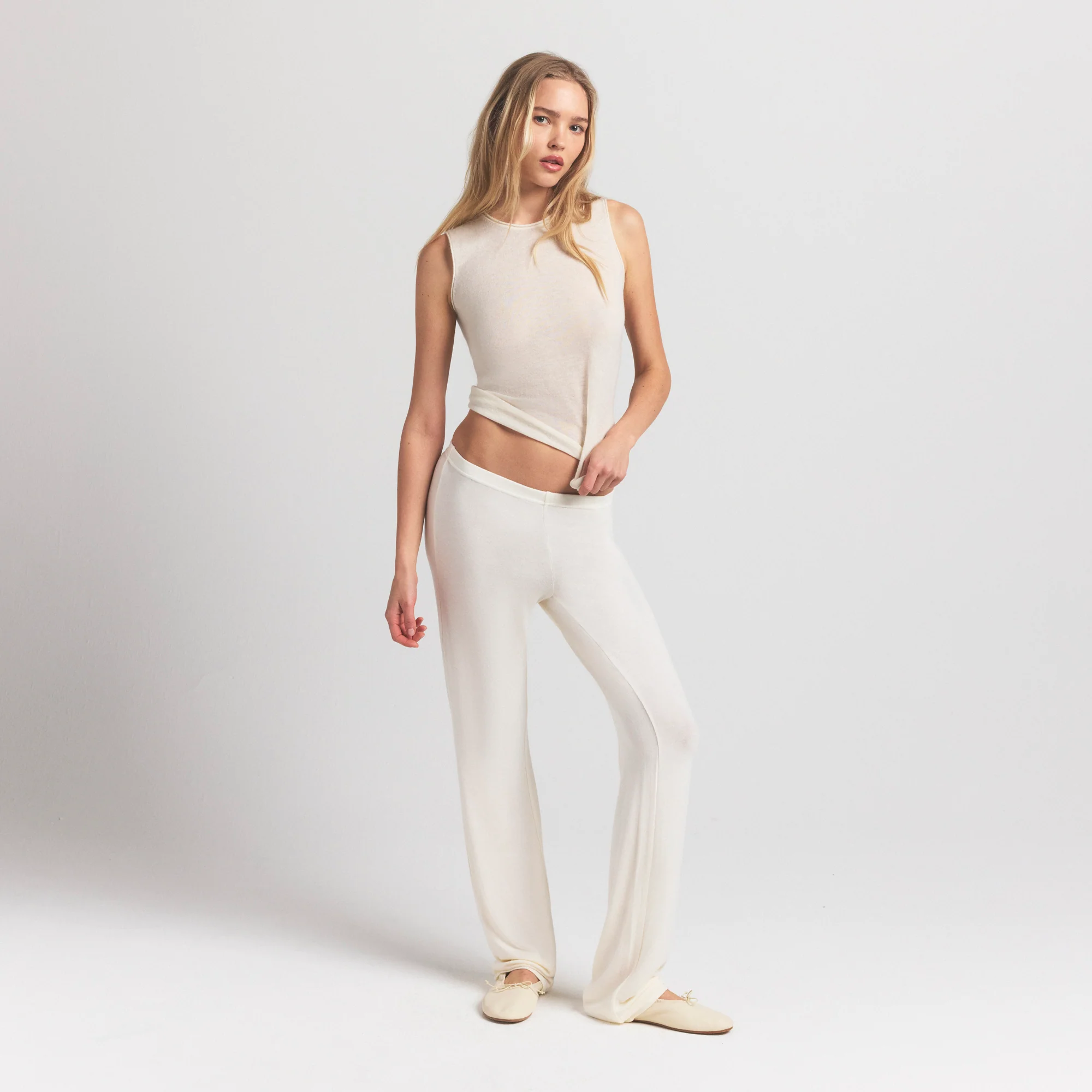 FEATHERWEIGHT CASHMERE SLEEVELESS TOP | EGRET - Image 2