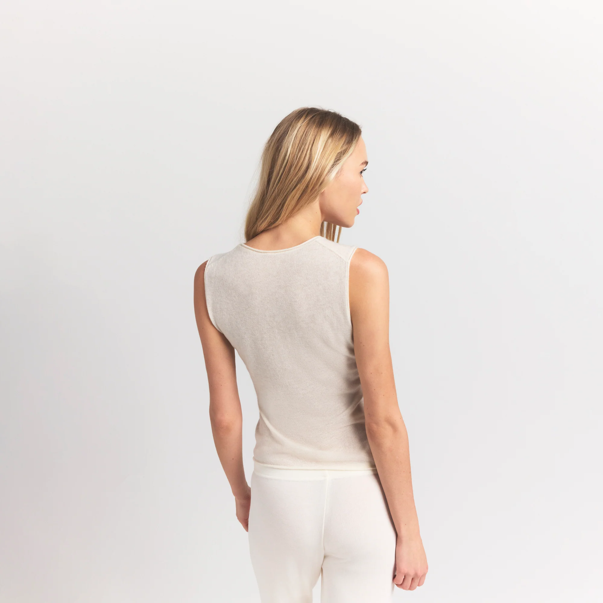 FEATHERWEIGHT CASHMERE SLEEVELESS TOP | EGRET - Image 4