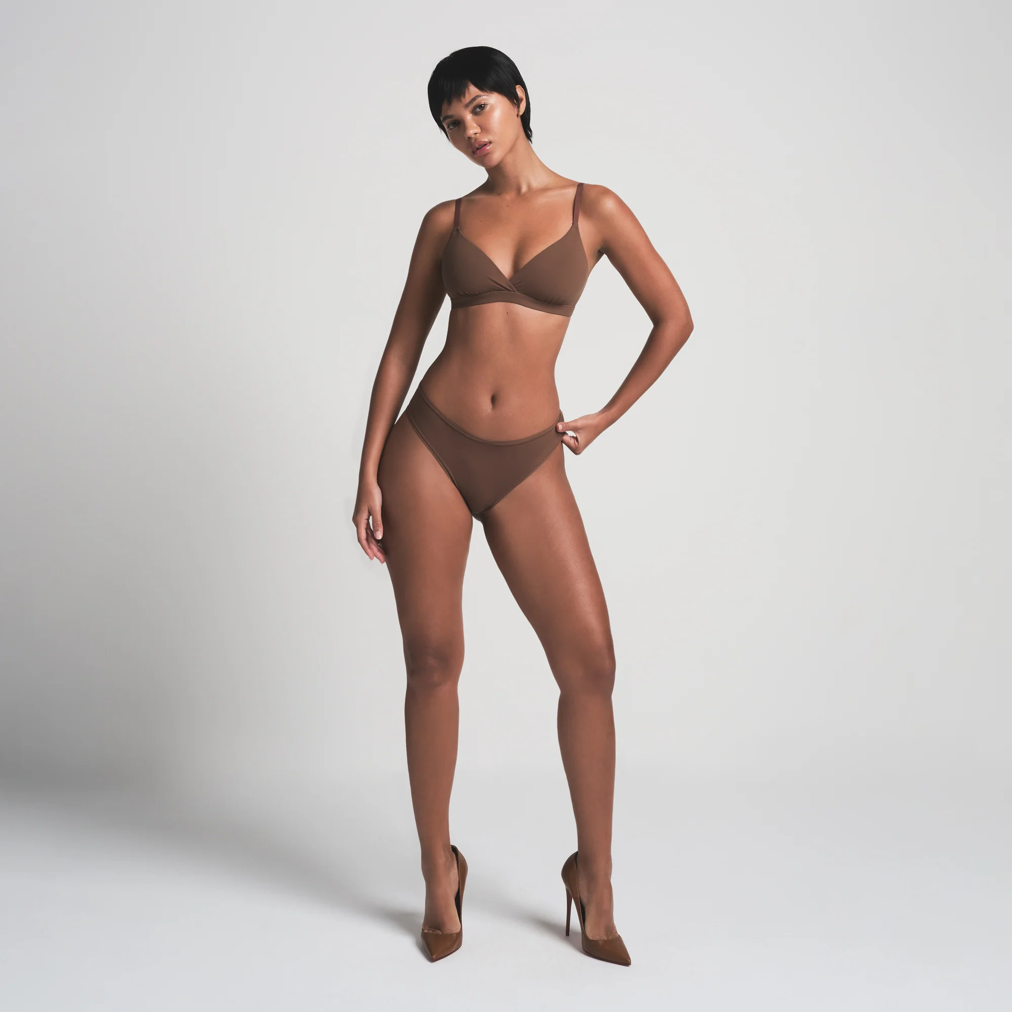 FITS EVERYBODY CROSSOVER BRALETTE | JASPER - Image 2