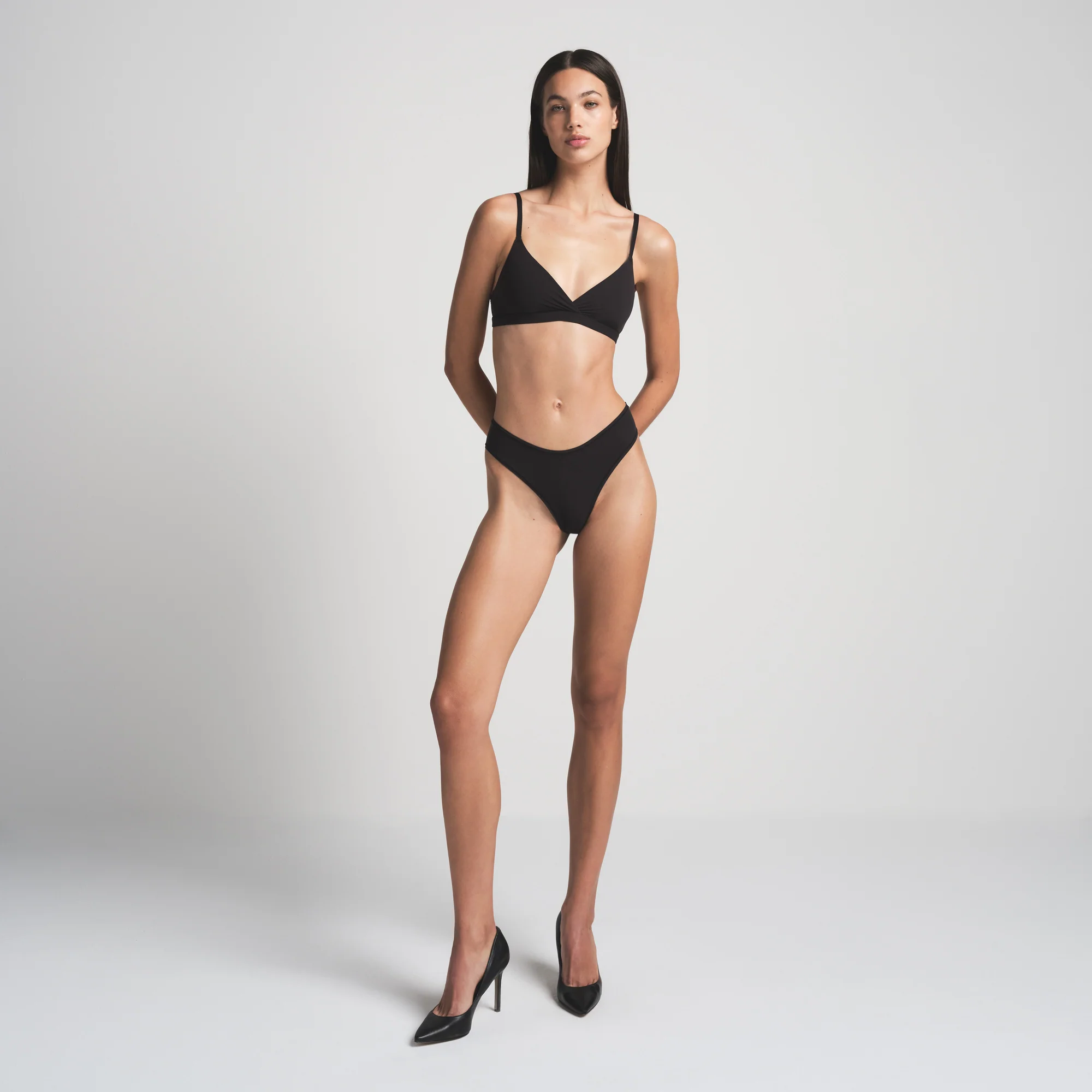 FITS EVERYBODY CROSSOVER BRALETTE | ONYX - Image 2