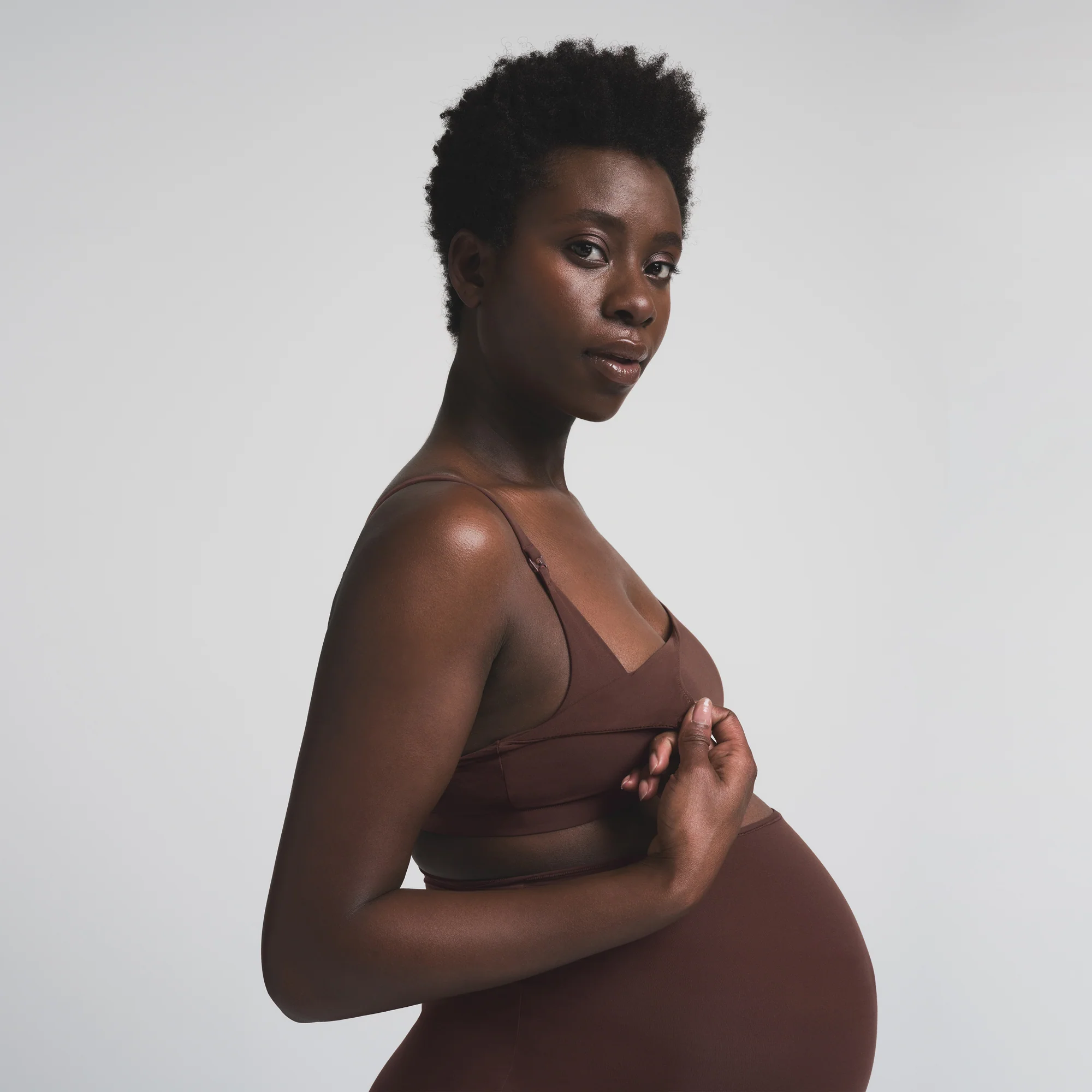 FITS EVERYBODY MATERNITY NURSING SCOOP BRALETTE | COCOA - Image 4