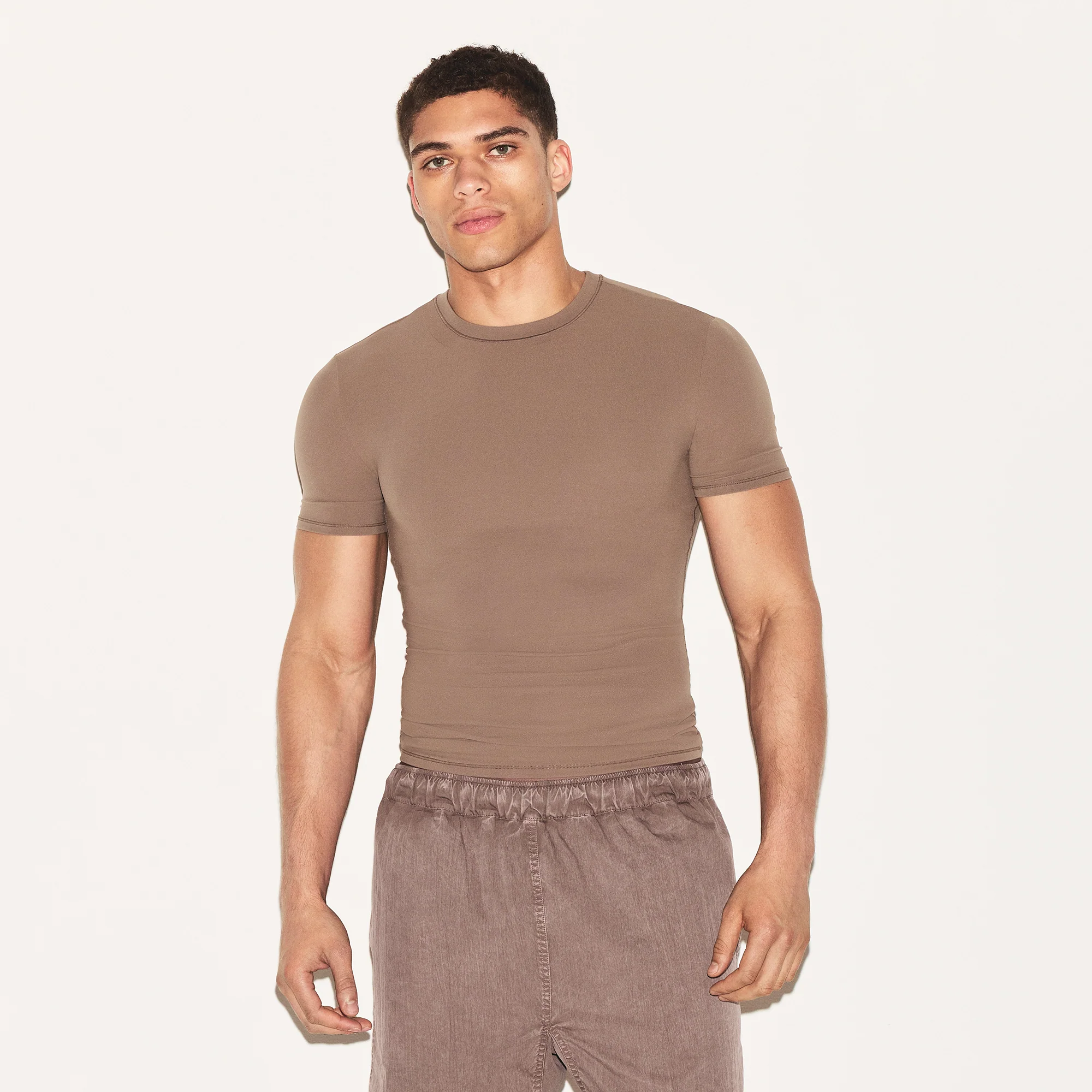FITS EVERYBODY MENS SLIM T-SHIRT | UMBER - Image 3