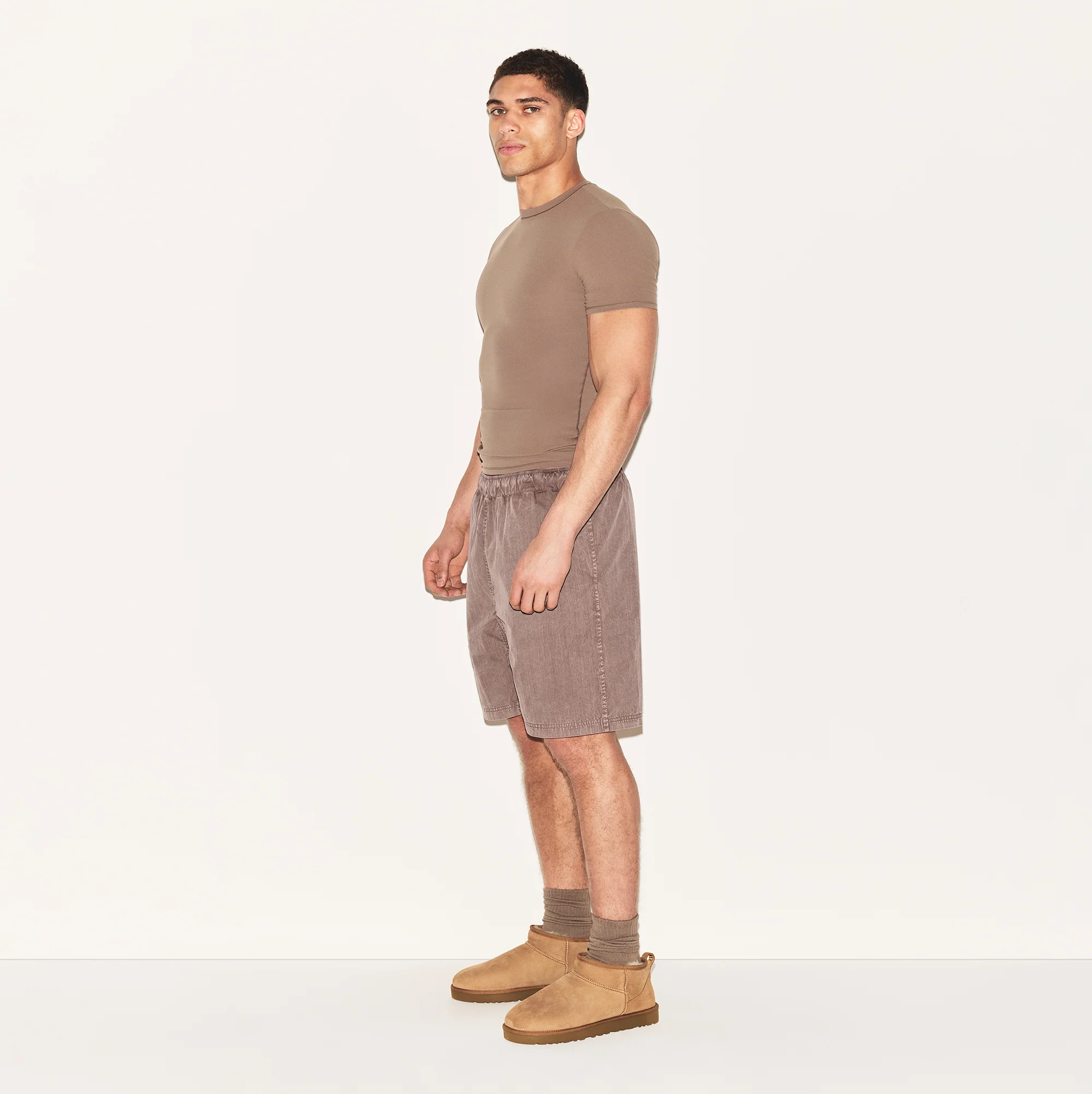 FITS EVERYBODY MENS SLIM T-SHIRT | UMBER - Image 4