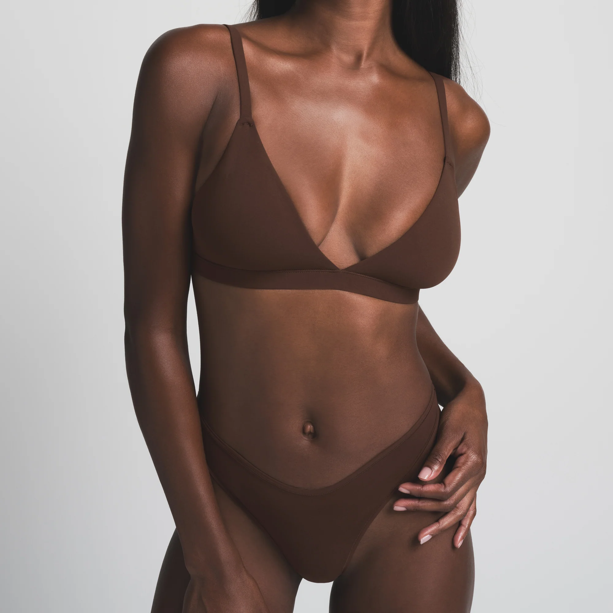 FITS EVERYBODY TRIANGLE BRALETTE | COCOA - Image 4
