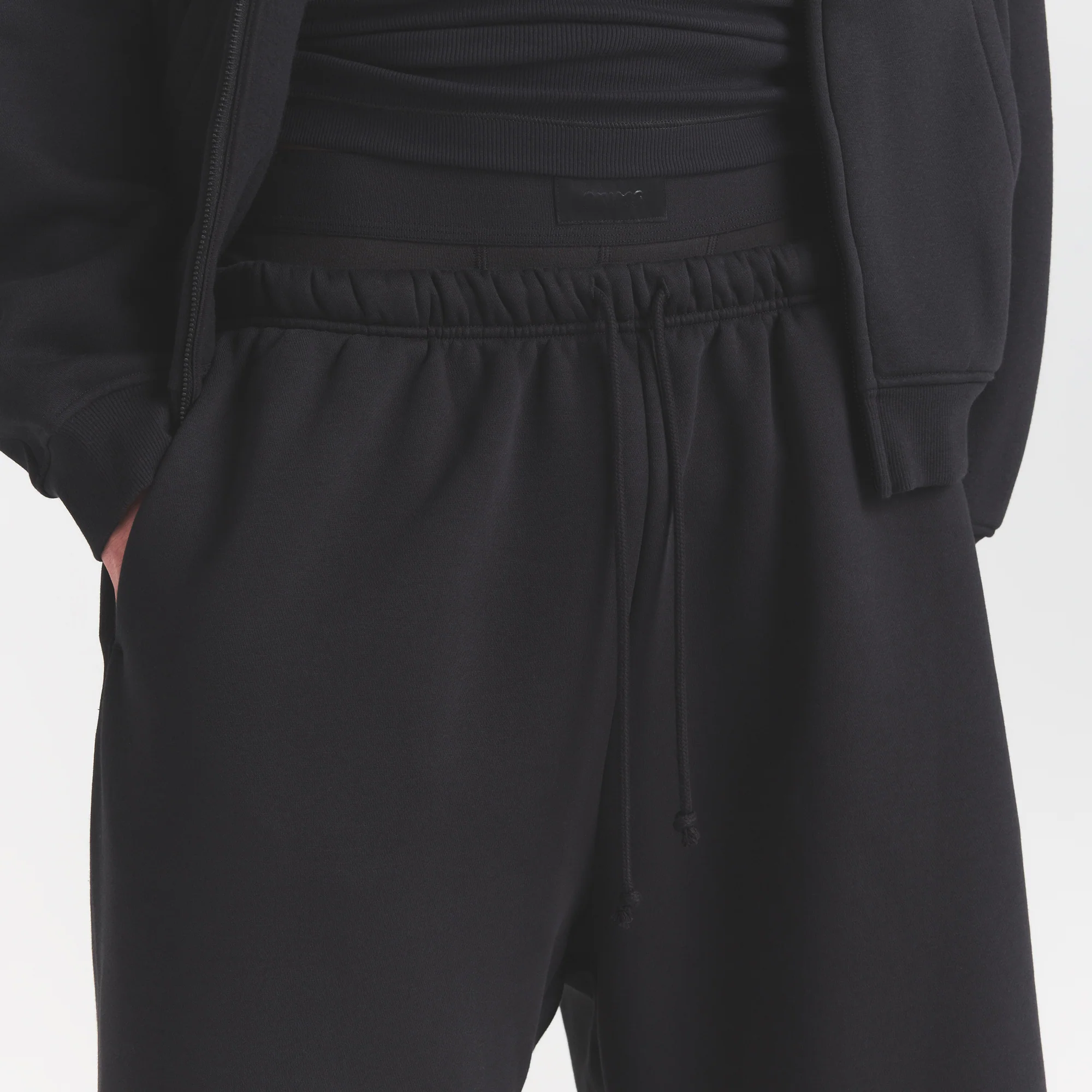FLEECE LOUNGE MENS RELAXED LONG SHORT | WASHED ONYX - Image 5