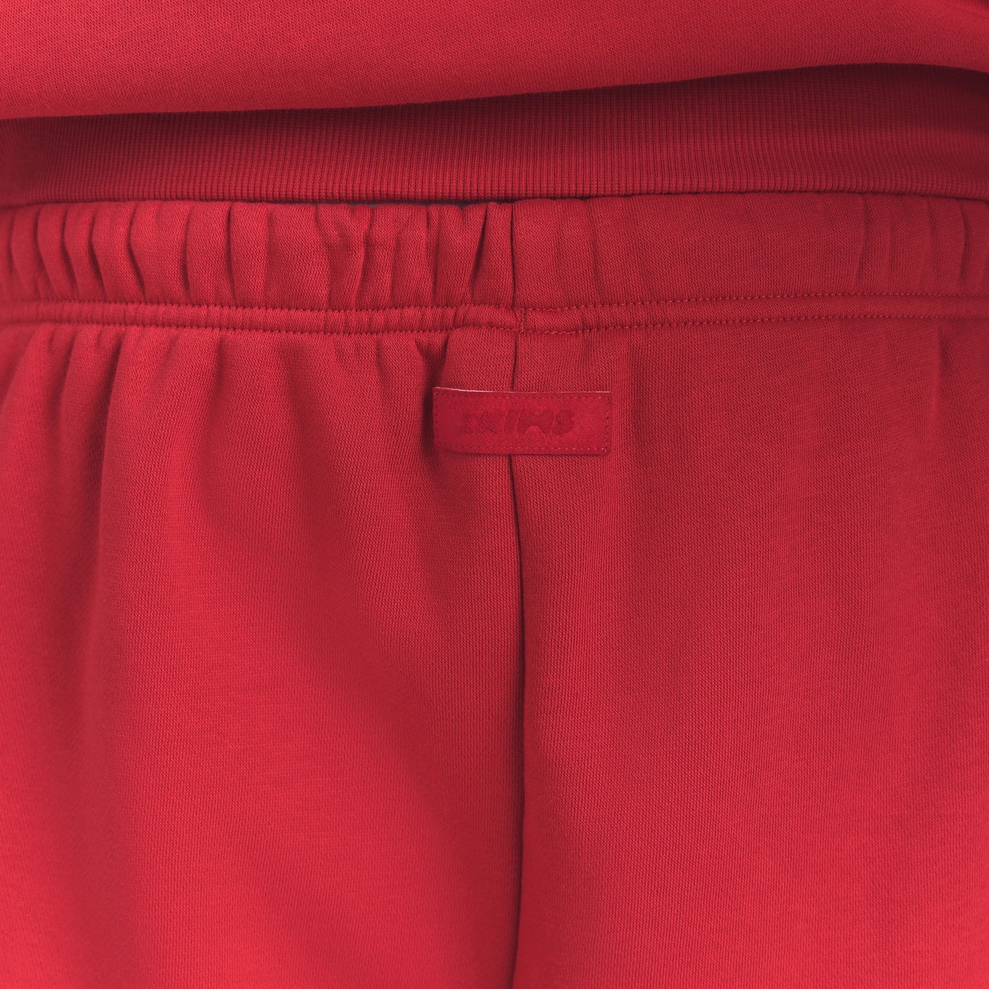 FLEECE LOUNGE MENS RELAXED LONG SHORT | WASHED RED - Image 5