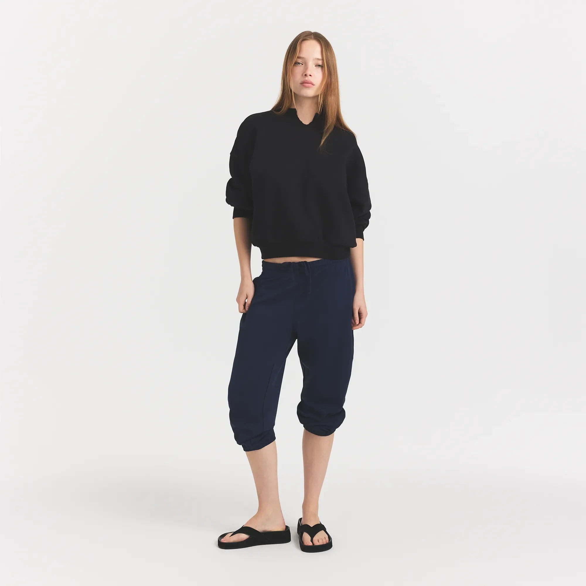 HEAVYWEIGHT CREPE CROPPED JOGGER | NAVY - Image 2