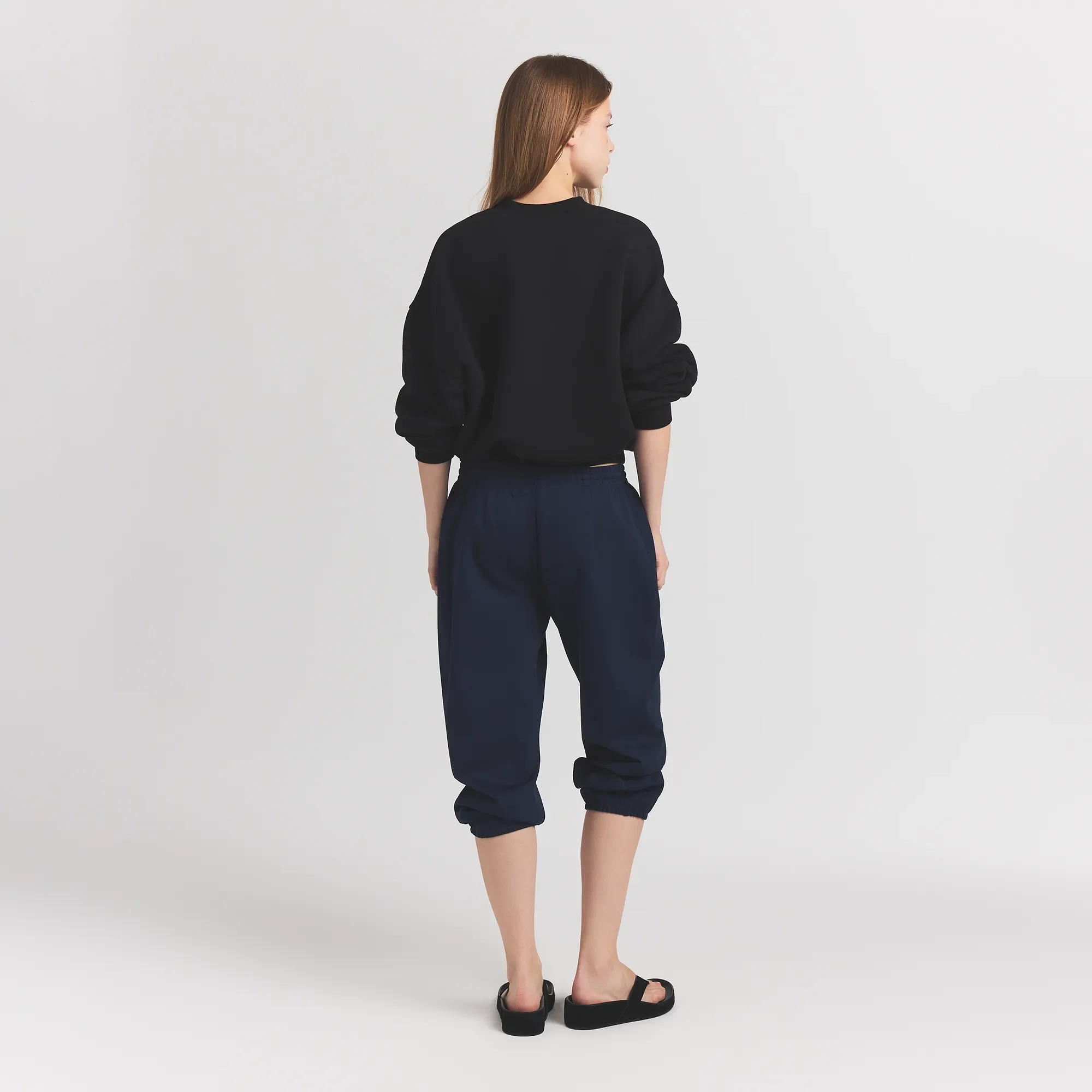 HEAVYWEIGHT CREPE CROPPED JOGGER | NAVY - Image 5