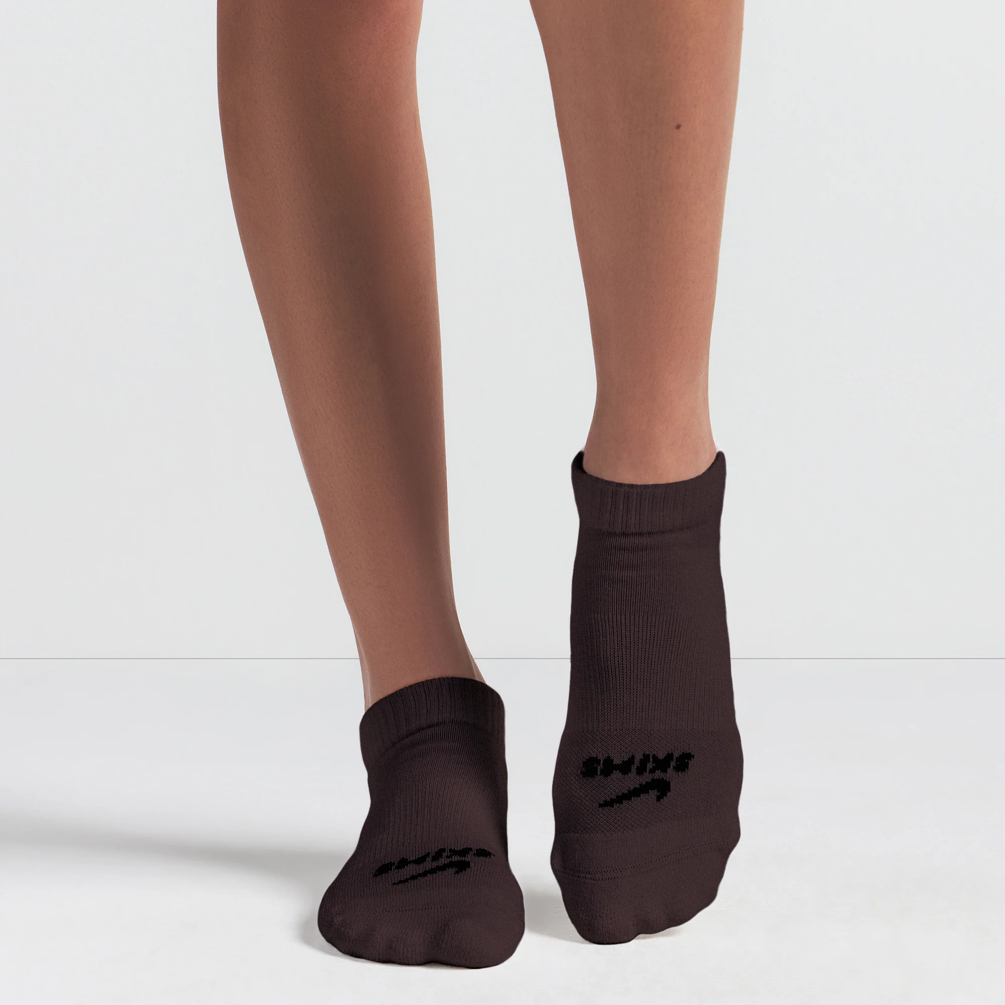 NikeSKIMS ACCESSORIES DRI-FIT™ ANKLE SOCK 3-PACK | DARK SEPIA MULTI - Image 2