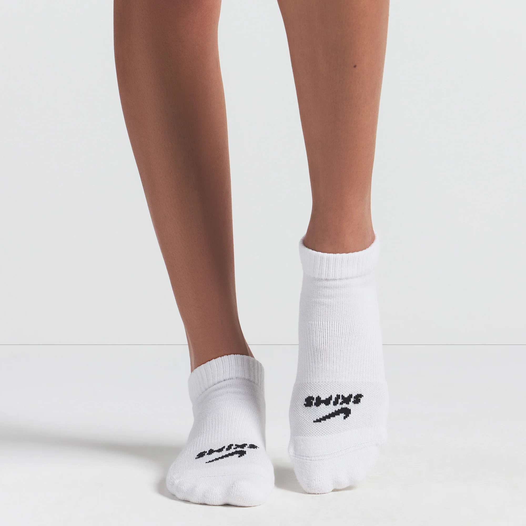 NikeSKIMS ACCESSORIES DRI-FIT™ ANKLE SOCK 3-PACK | SNOW - Image 2
