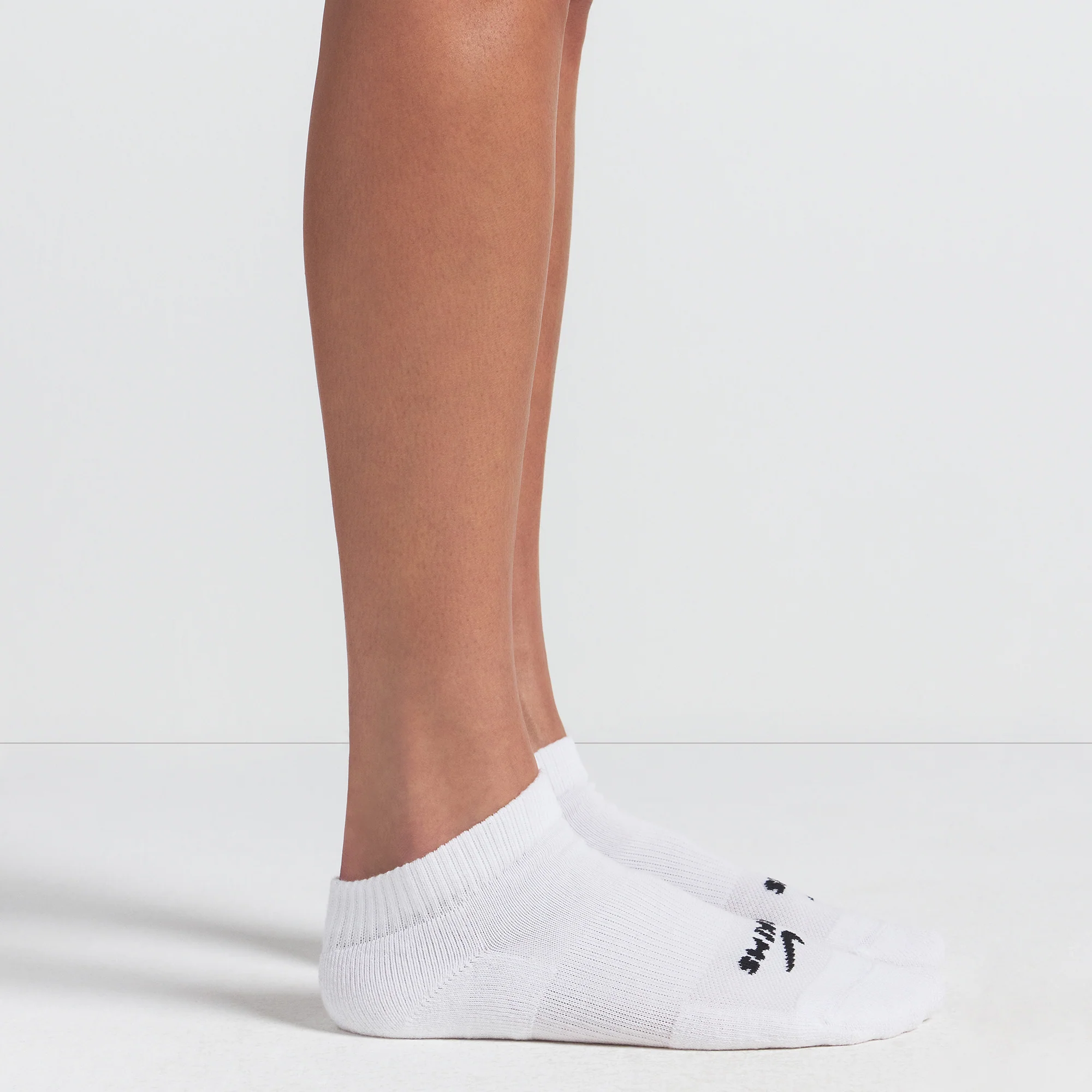 NikeSKIMS ACCESSORIES DRI-FIT™ ANKLE SOCK 3-PACK | SNOW - Image 4
