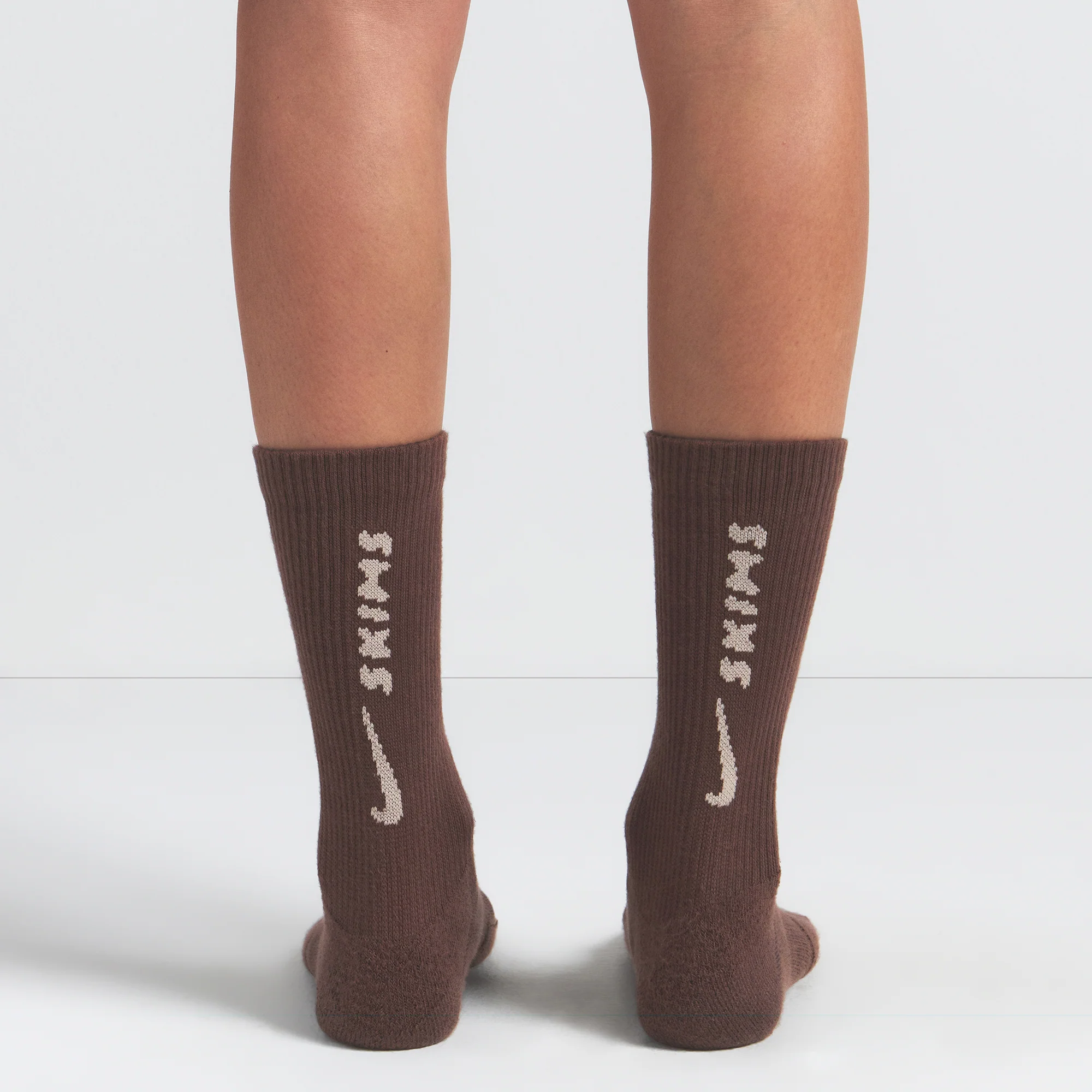 NikeSKIMS ACCESSORIES DRI-FIT™ CREW SOCK 3-PACK | DARK SEPIA MULTI - Image 4