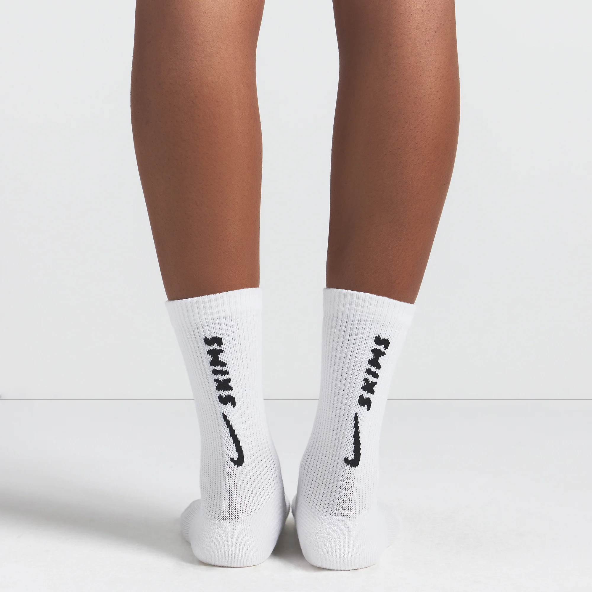 NikeSKIMS ACCESSORIES DRI-FIT™ CREW SOCK 3-PACK | SNOW - Image 2