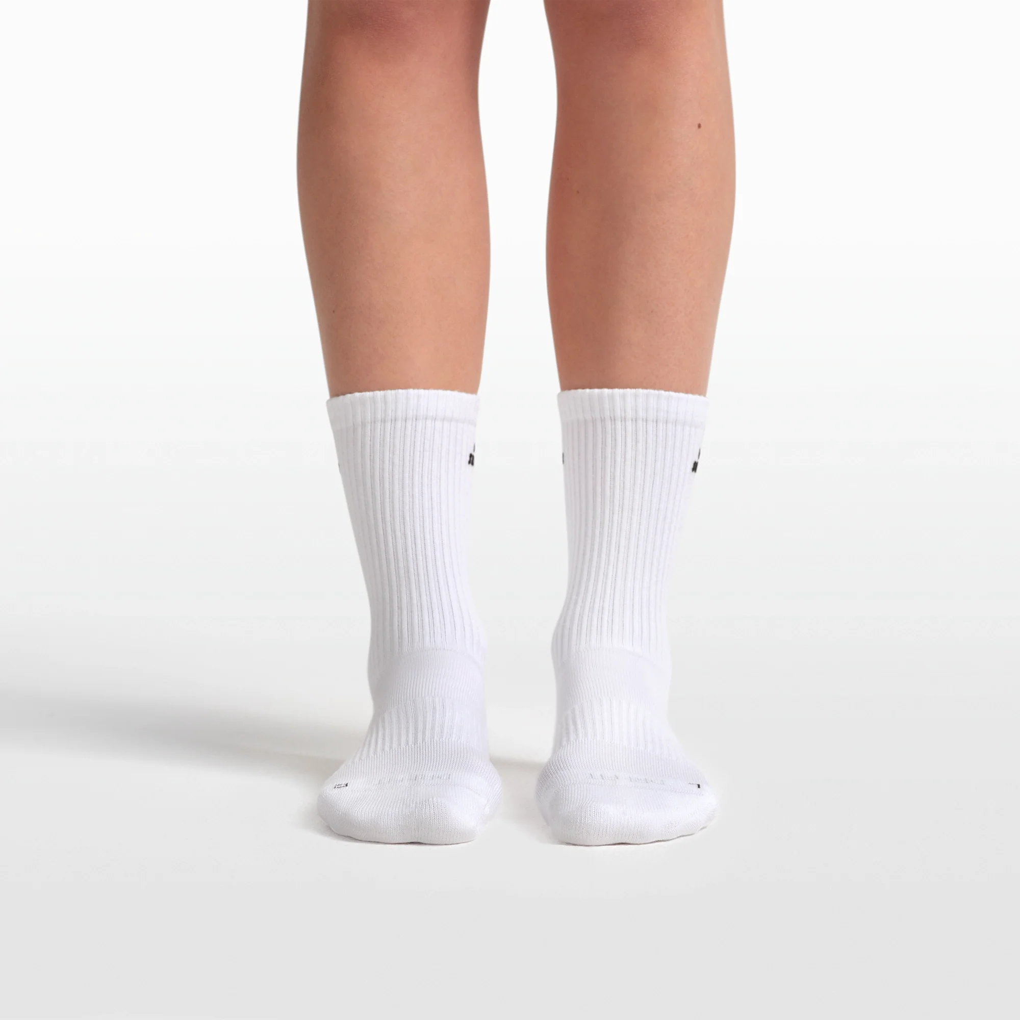 NikeSKIMS ACCESSORIES DRI-FIT™ PILATES GRIP CREW SOCK | SNOW - Image 4