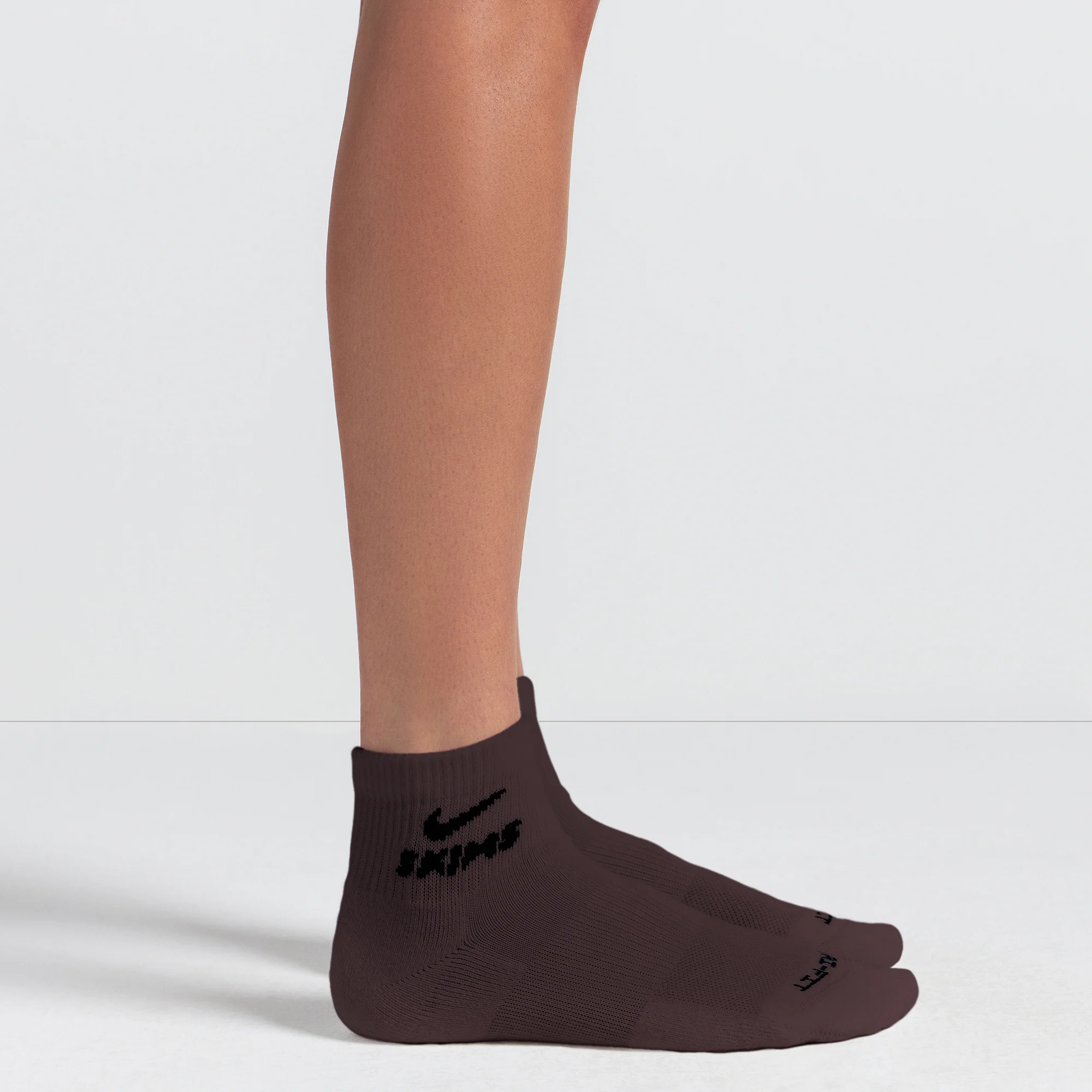 NikeSKIMS ACCESSORIES DRI-FIT™ QUARTER CREW SOCK 3-PACK | DARK SEPIA MULTI - Image 2