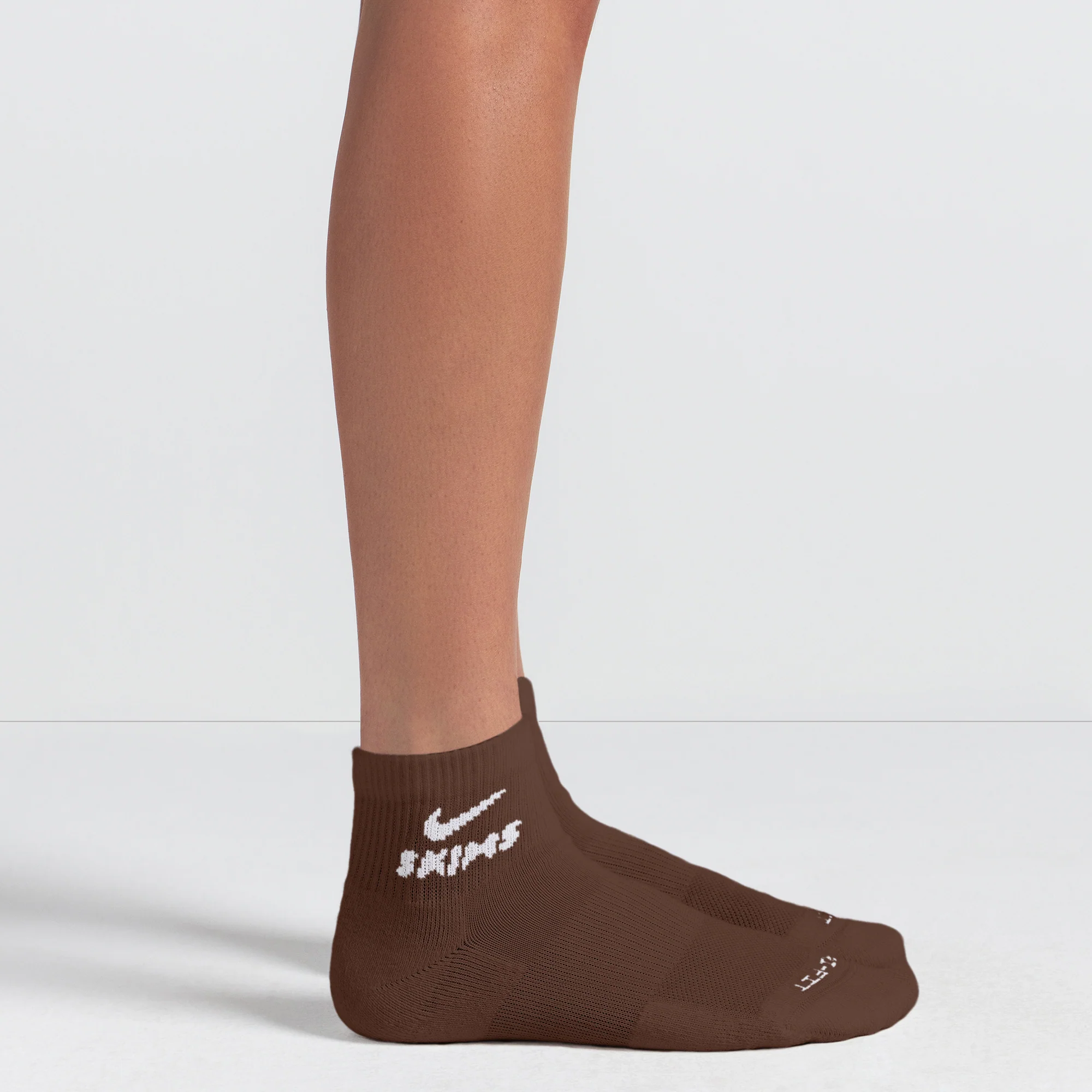 NikeSKIMS ACCESSORIES DRI-FIT™ QUARTER CREW SOCK 3-PACK | DARK SEPIA MULTI - Image 4