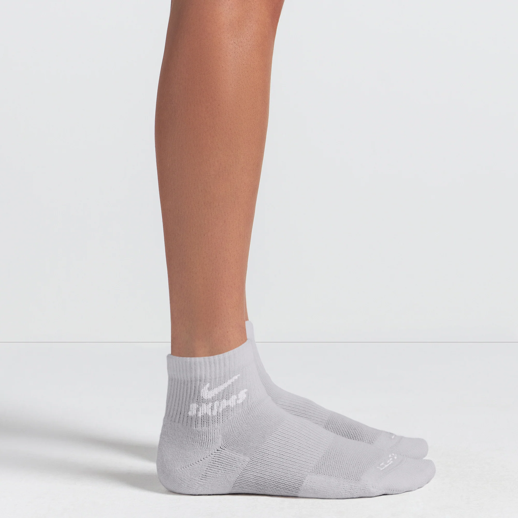 NikeSKIMS ACCESSORIES DRI-FIT™ QUARTER CREW SOCK 3-PACK | HEATHER GREY MULTI - Image 2