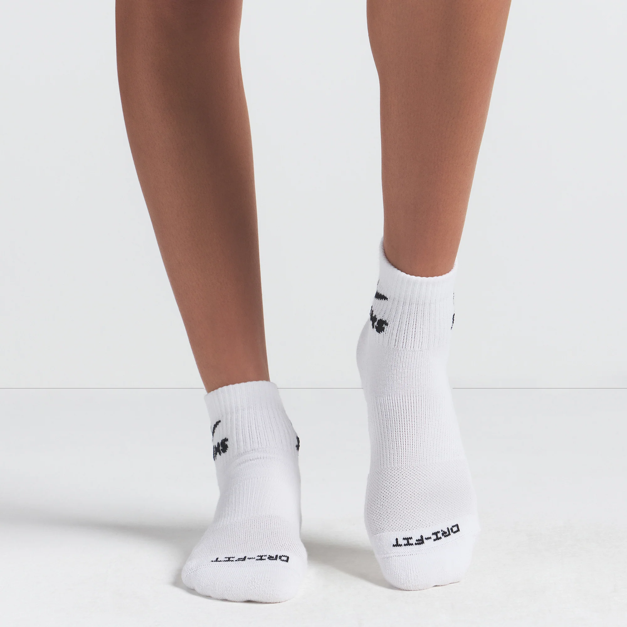 NikeSKIMS ACCESSORIES DRI-FIT™ QUARTER CREW SOCK 3-PACK | HEATHER GREY MULTI - Image 7