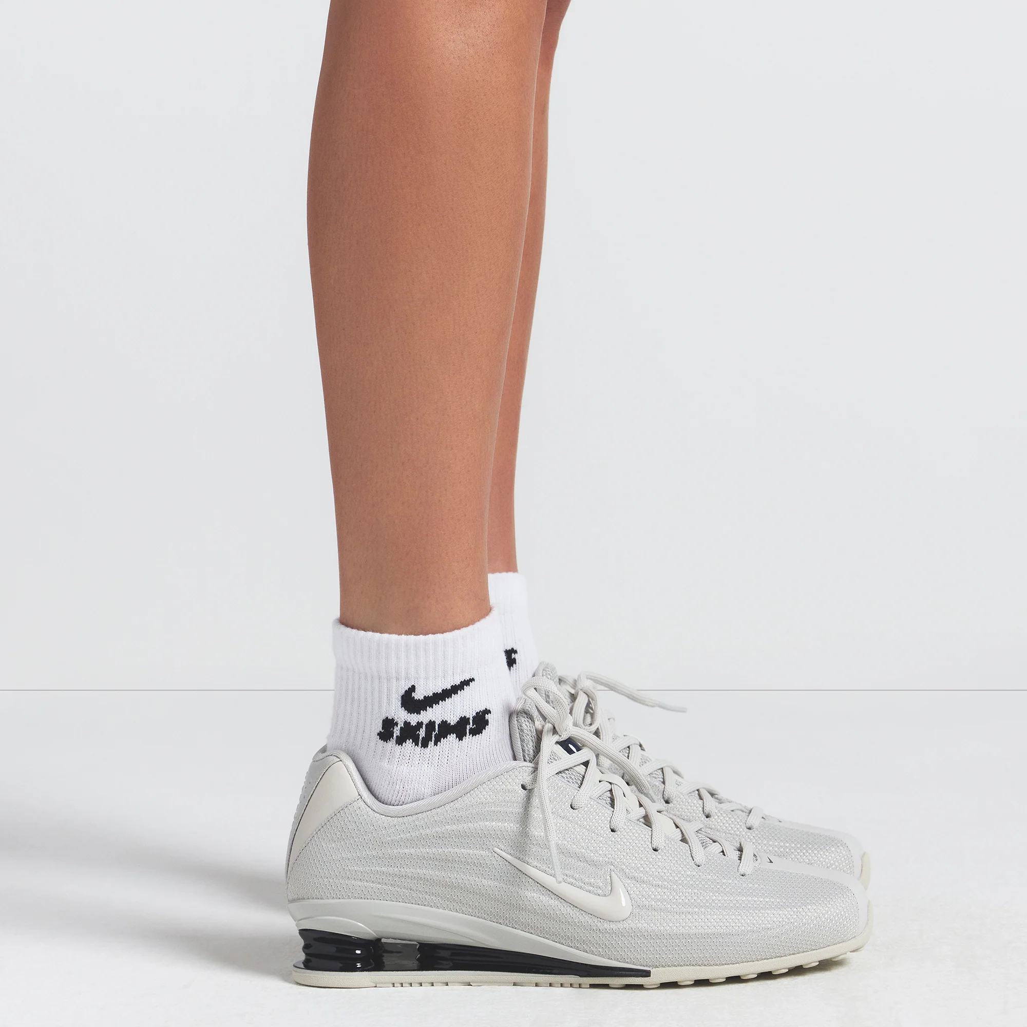 NikeSKIMS ACCESSORIES DRI-FIT™ QUARTER CREW SOCK 3-PACK | SNOW - Image 4
