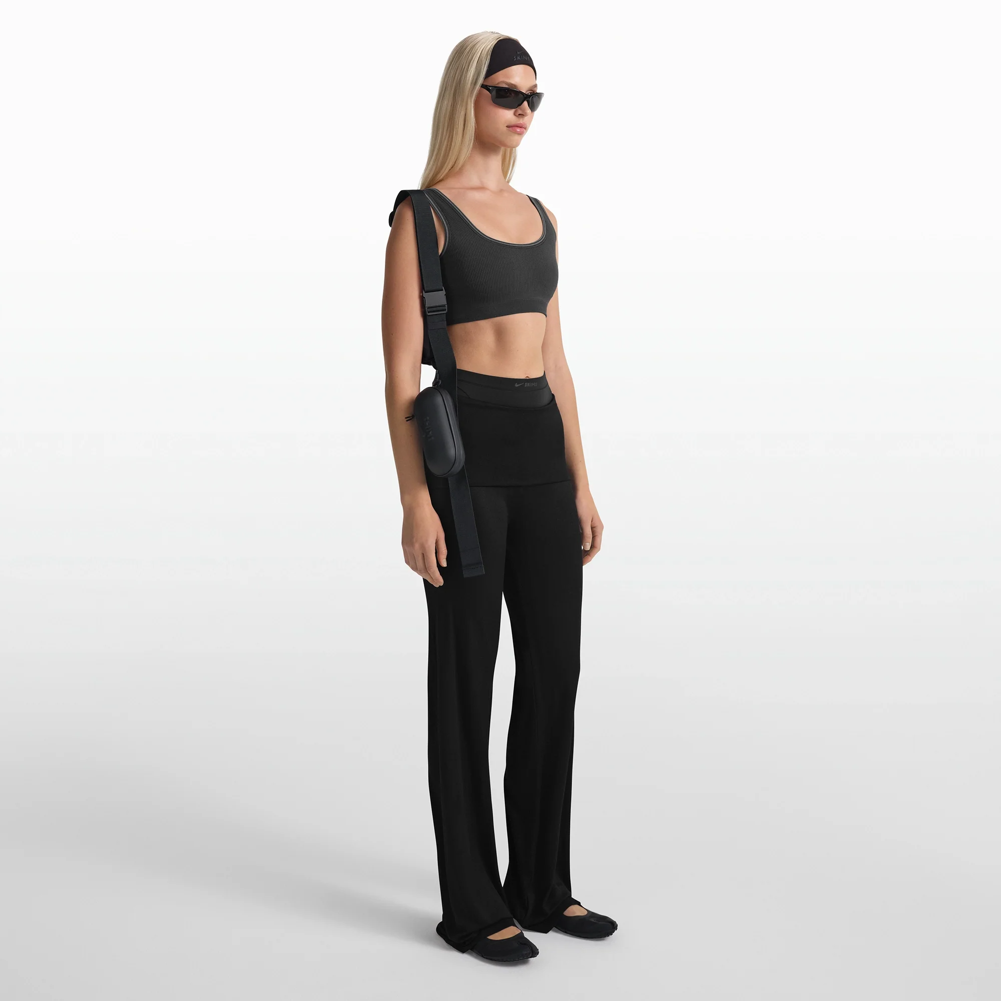 NikeSKIMS ACCESSORIES HARDSHELL GLASSES CASE | OBSIDIAN - Image 3