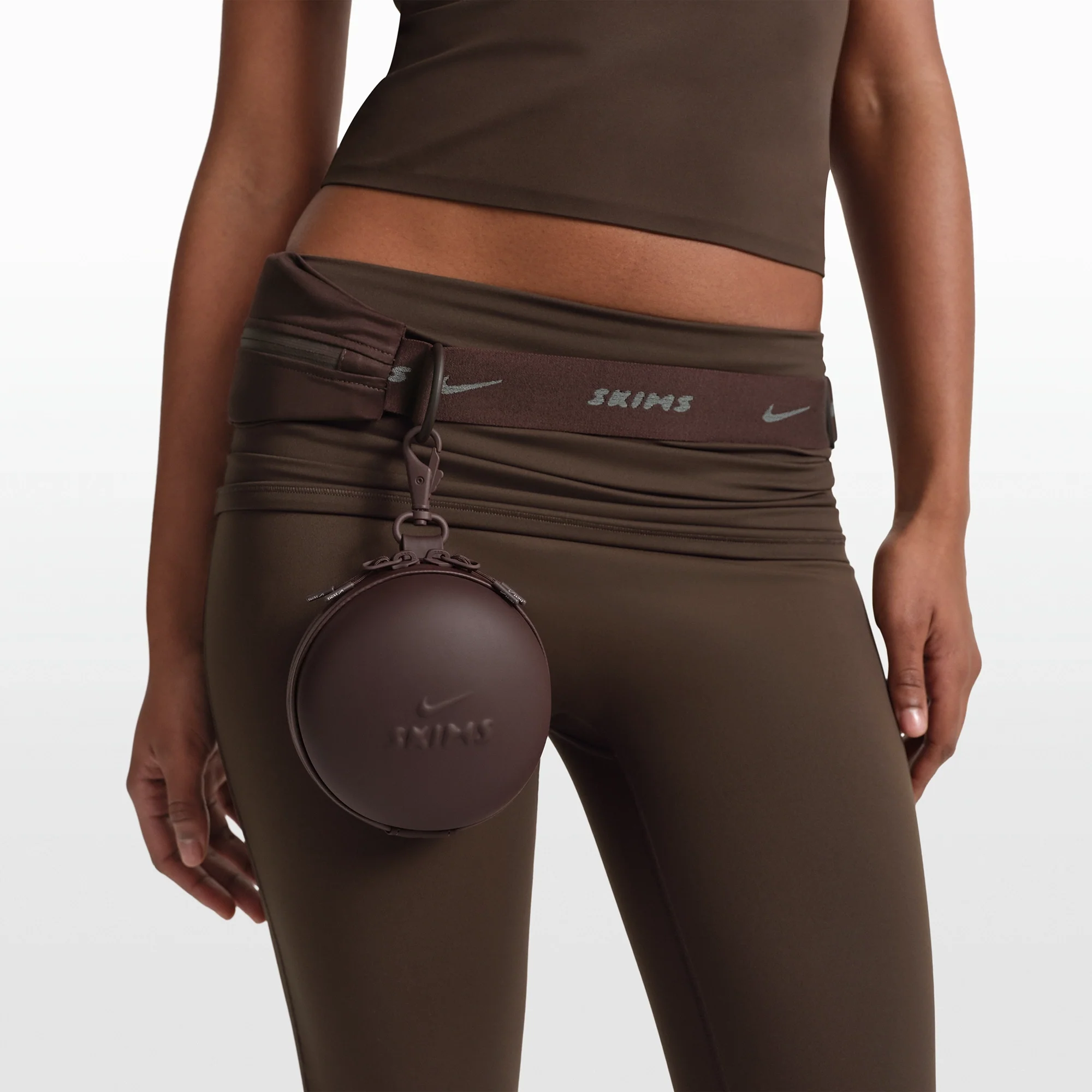 NikeSKIMS ACCESSORIES HARDSHELL ROUND CASE | PHOENIX - Image 3