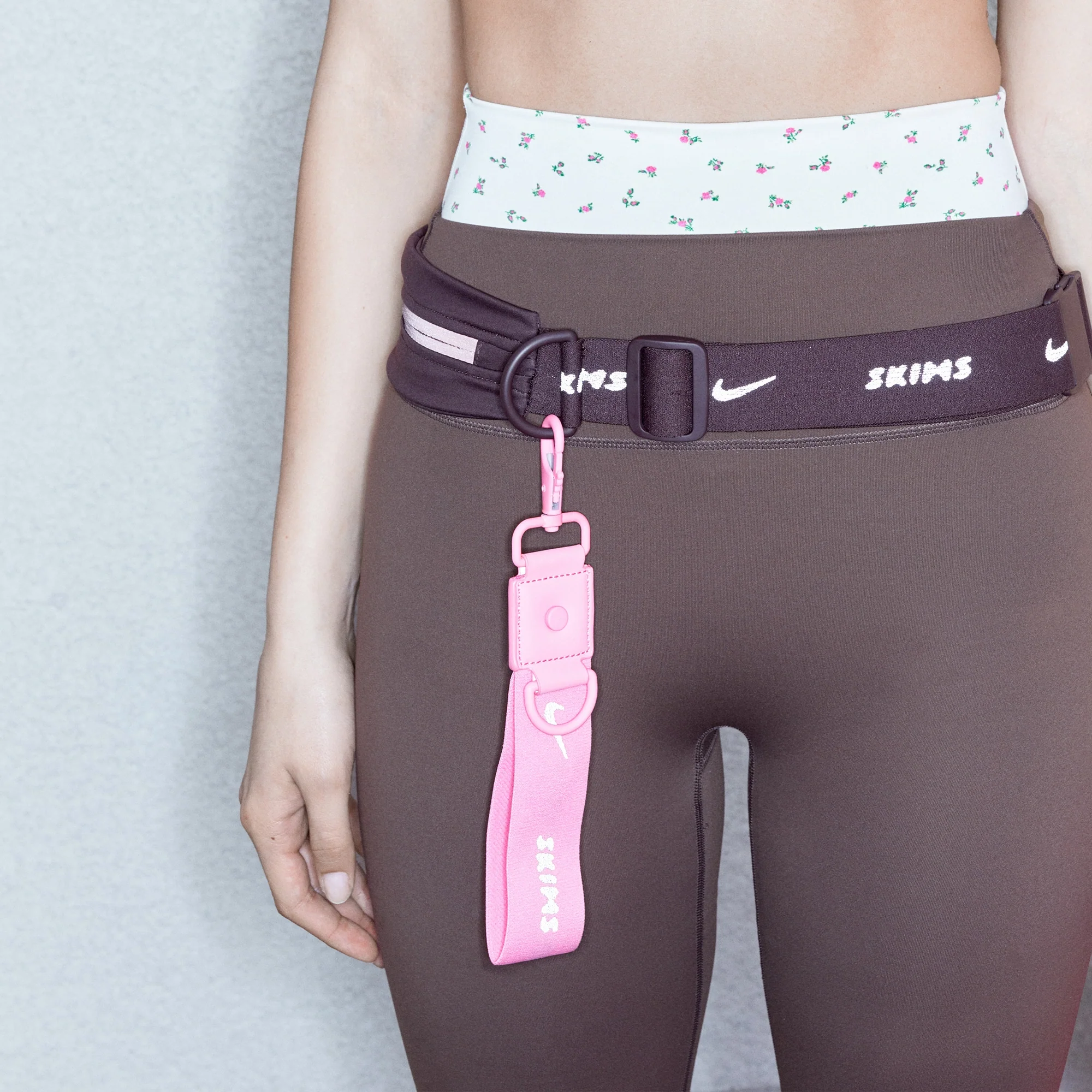 NikeSKIMS ACCESSORIES KEYCHAIN WRISTLET | LIGHT FLAMINGO - Image 3