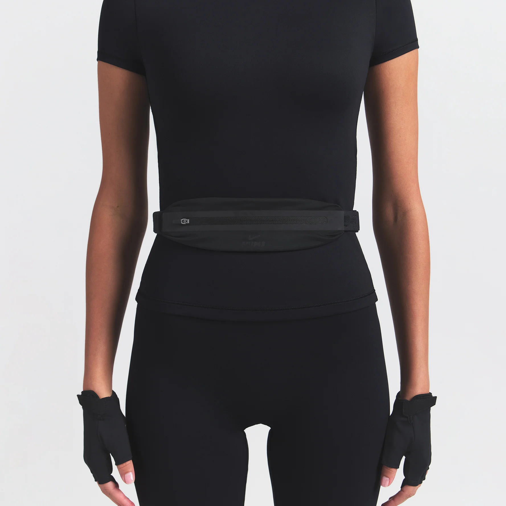 NikeSKIMS ACCESSORIES SLIM WAISTPACK | OBSIDIAN - Image 2