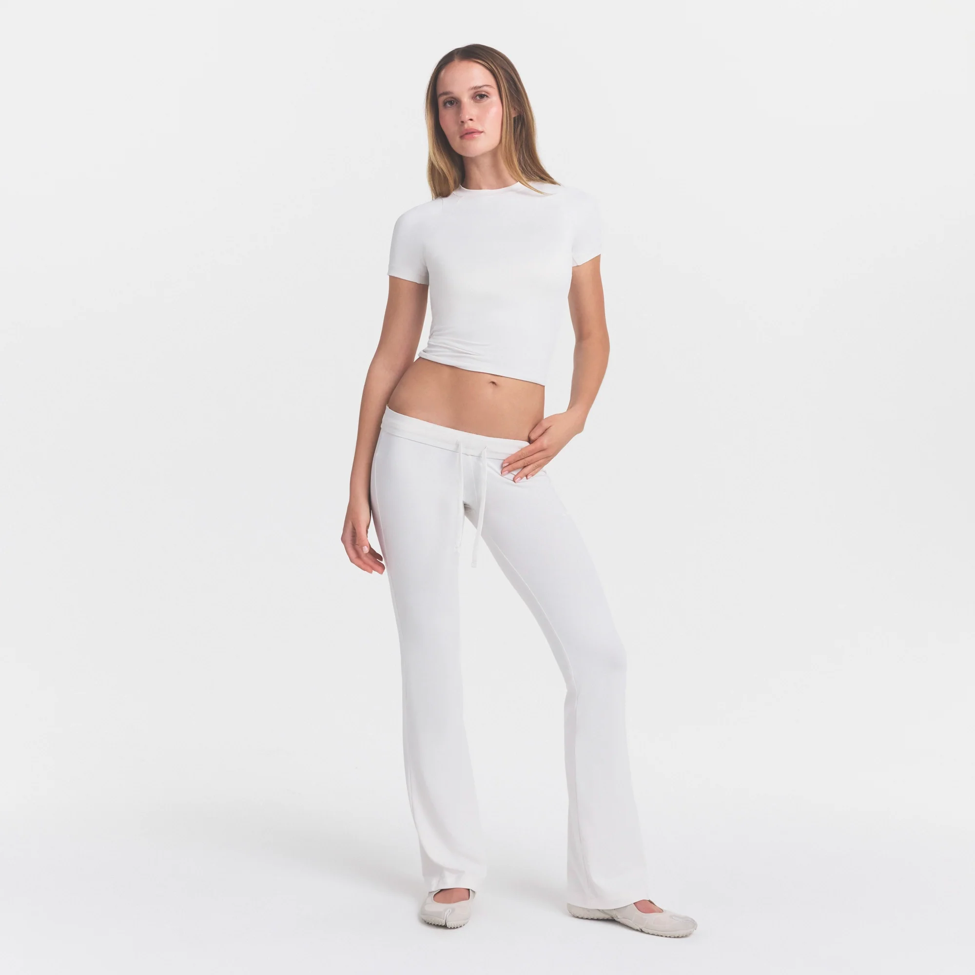 NikeSKIMS AIRY DRI-FIT™ BABY TEE | IVORY - Image 2