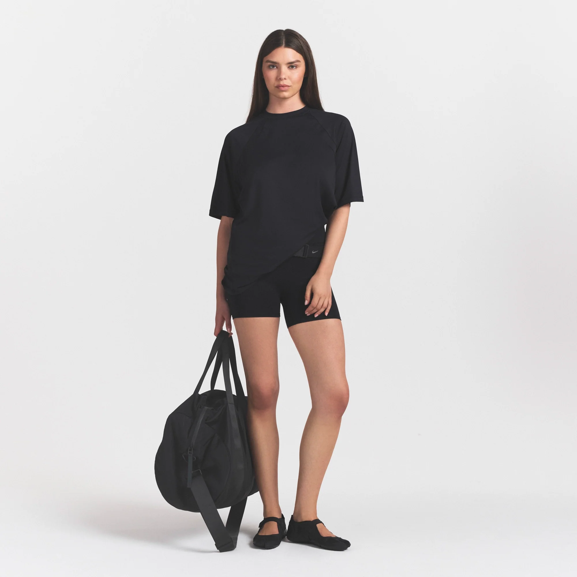 NikeSKIMS AIRY DRI-FIT™ OVERSIZED TEE | OBSIDIAN - Image 2