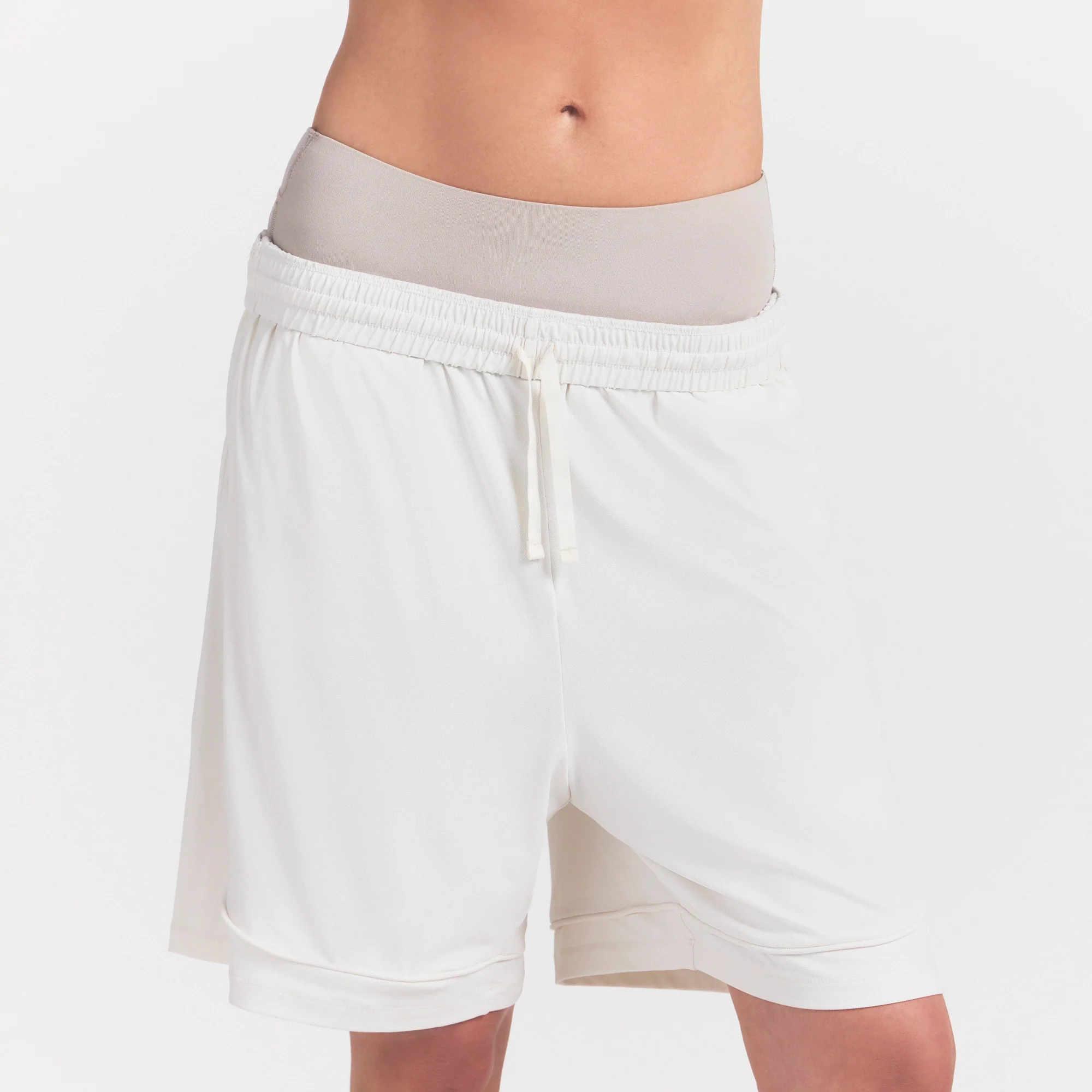 NikeSKIMS AIRY DRI-FIT™ RELAXED SHORT | IVORY - Image 3