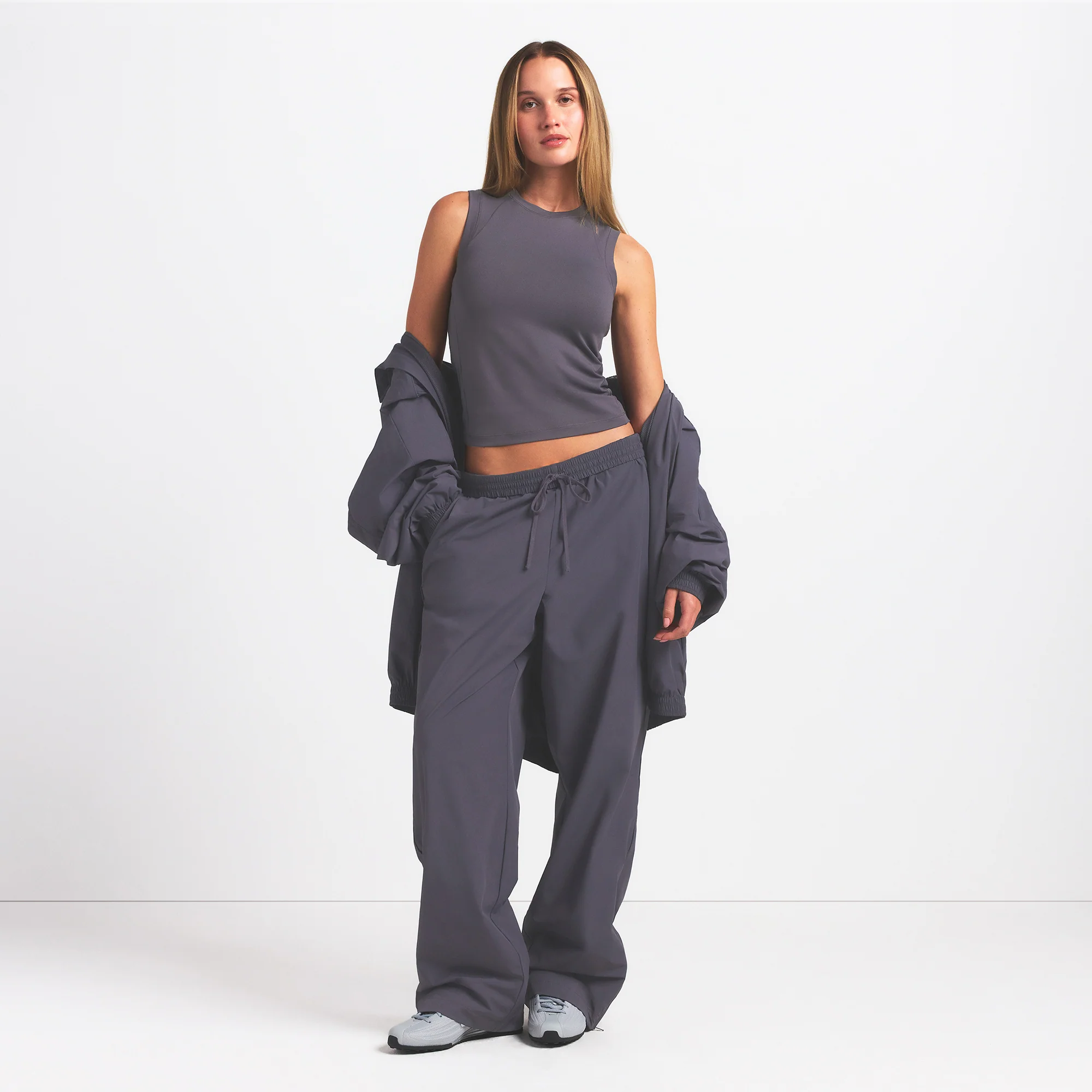 NikeSKIMS AIRY MUSCLE TEE | RAVEN - Image 2