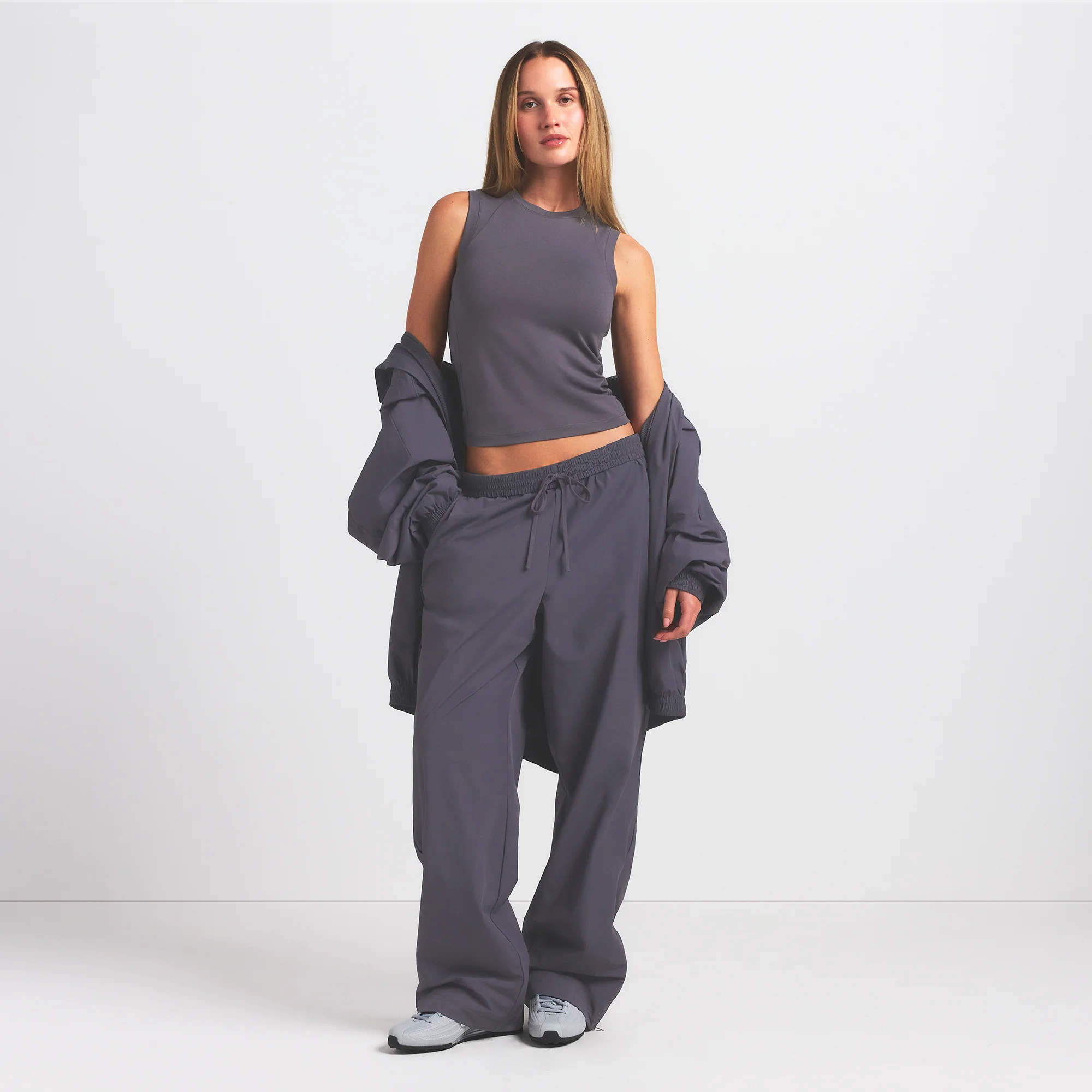 NikeSKIMS AIRY MUSCLE TEE | RAVEN - Image 5