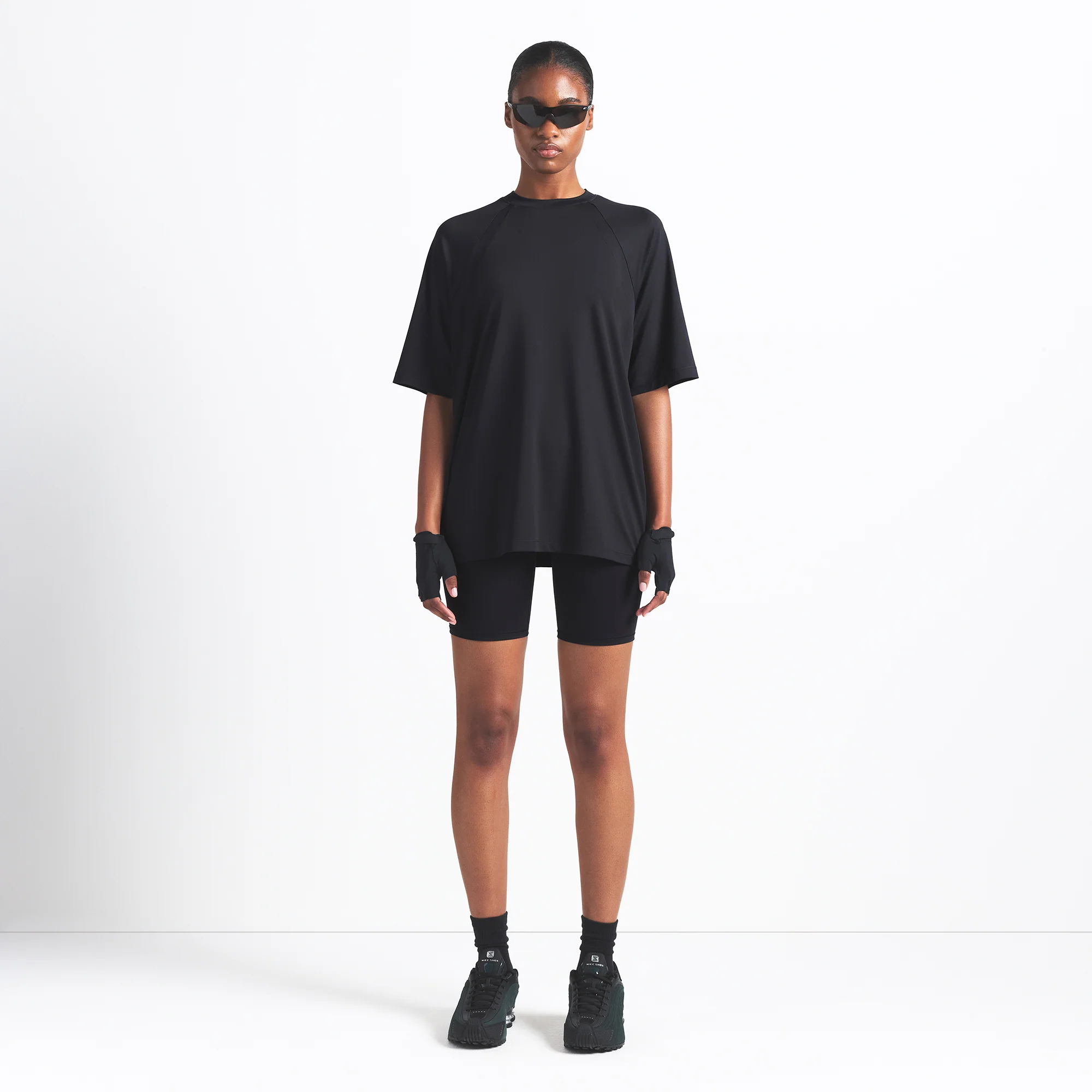NikeSKIMS AIRY OVERSIZED TEE | OBSIDIAN - Image 2