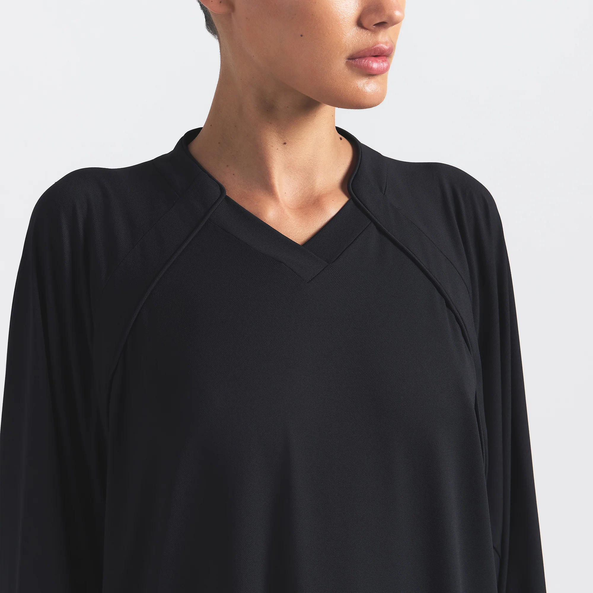 NikeSKIMS AIRY V-NECK OVERSIZED LONG SLEEVE TOP | OBSIDIAN - Image 3