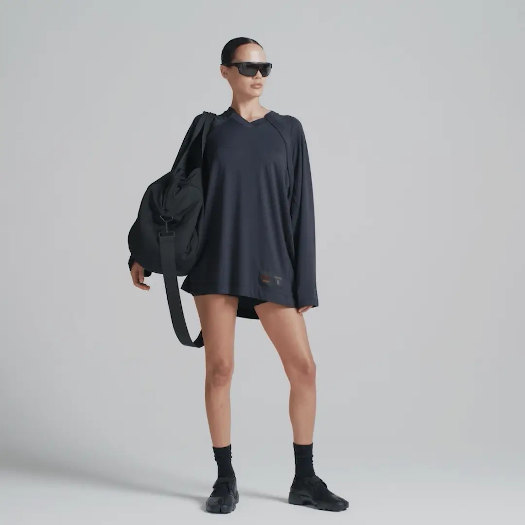 NikeSKIMS AIRY V-NECK OVERSIZED LONG SLEEVE TOP | OBSIDIAN - Image 6