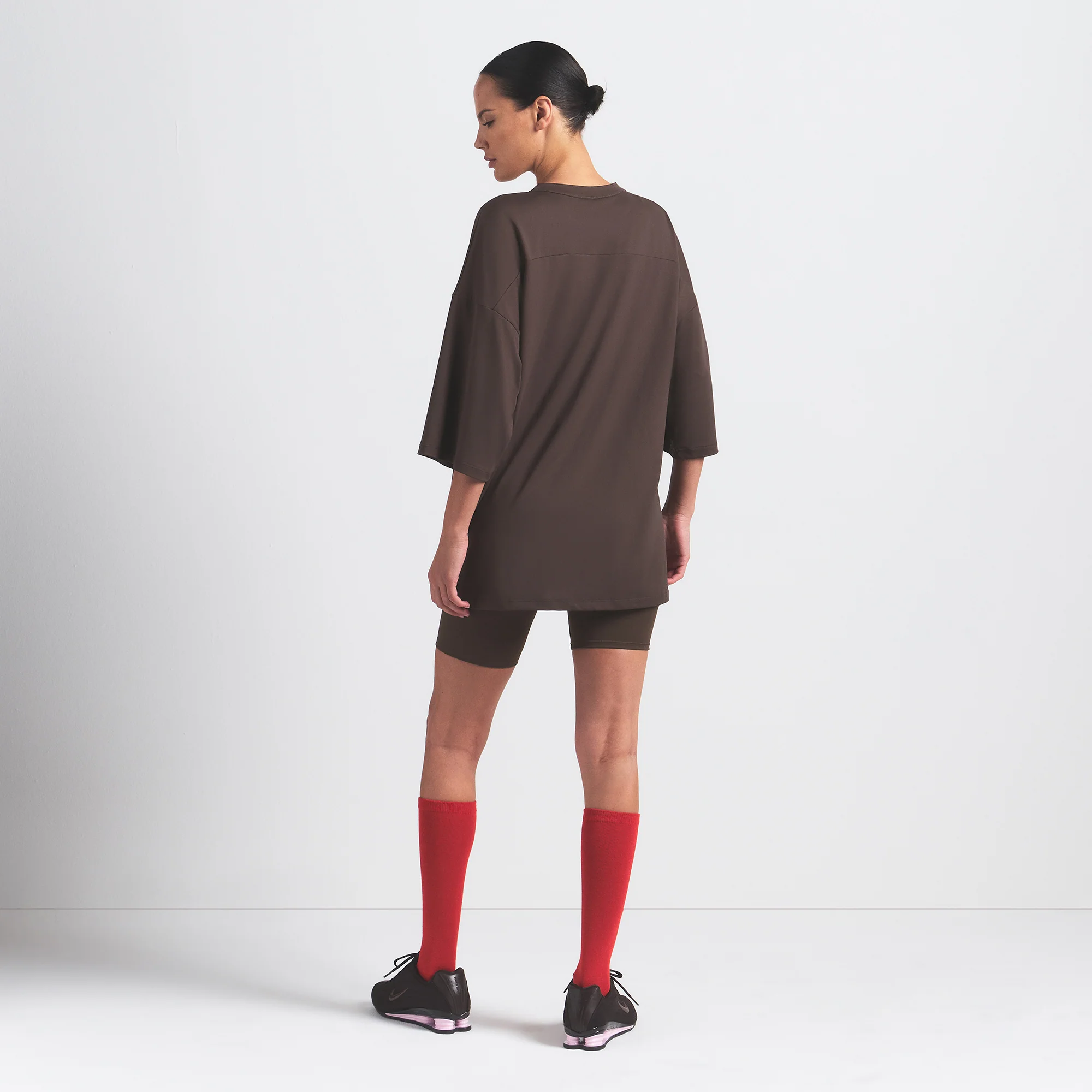 NikeSKIMS AIRY V-NECK OVERSIZED TOP | DARK SEPIA - Image 4